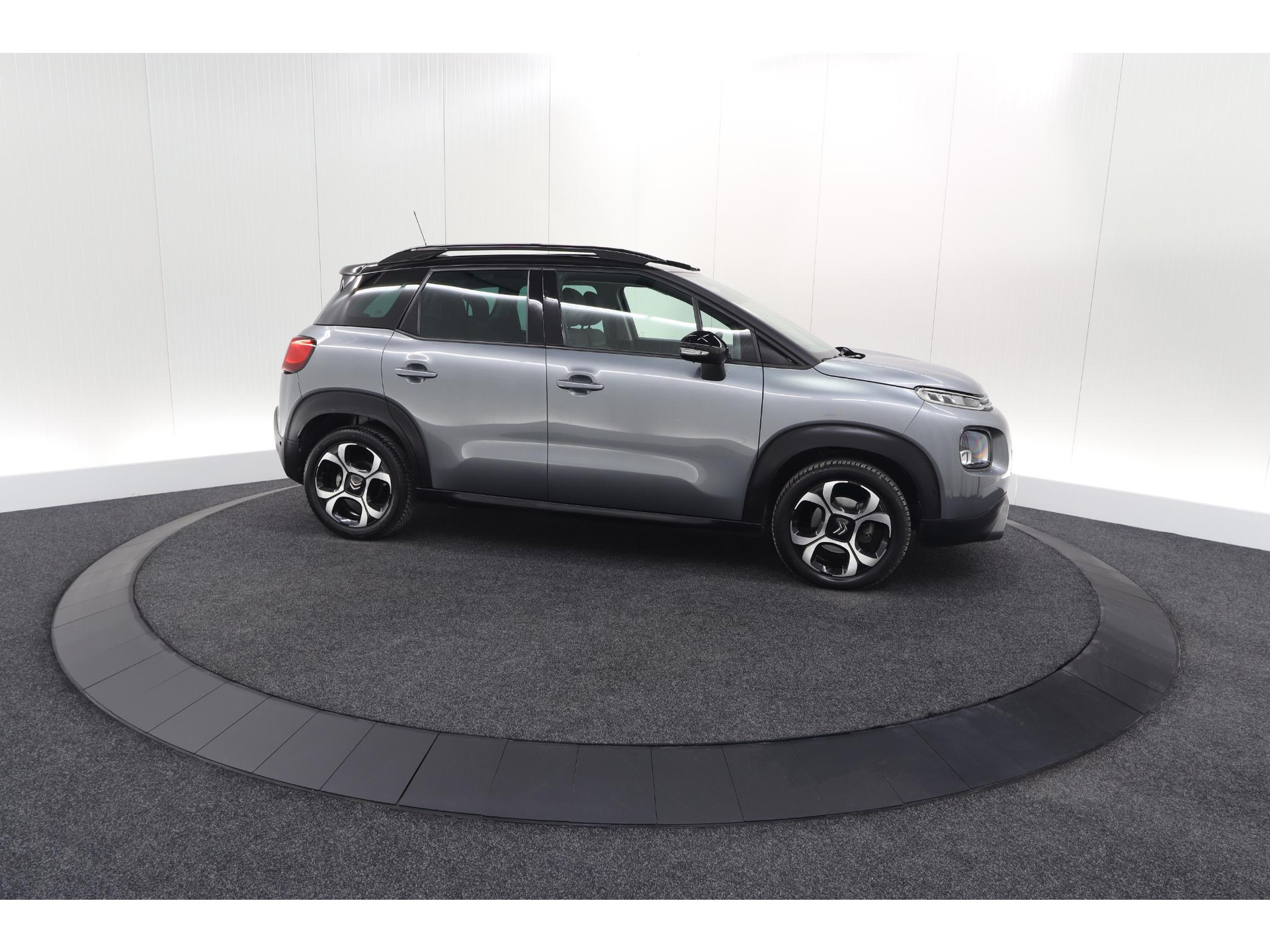 Citroen C3 Aircross PureTech 110 EAT6 Shine | Trekhaak | Panoramadak | Head-Up Display | Camera | Navigatie