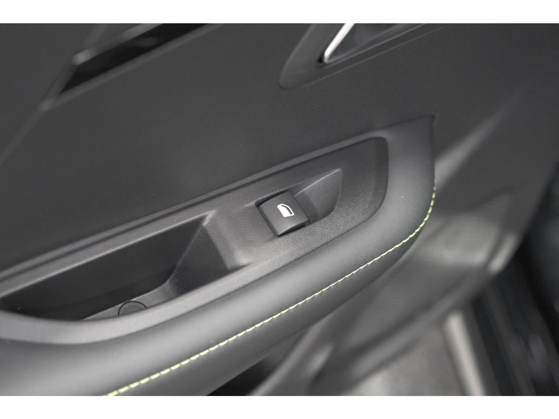 Peugeot 208 Hybrid 136 e-DCS6 GT | 360 Camera | Adaptieve Cruise Control | Dodehoekdetectie | Apple Carplay