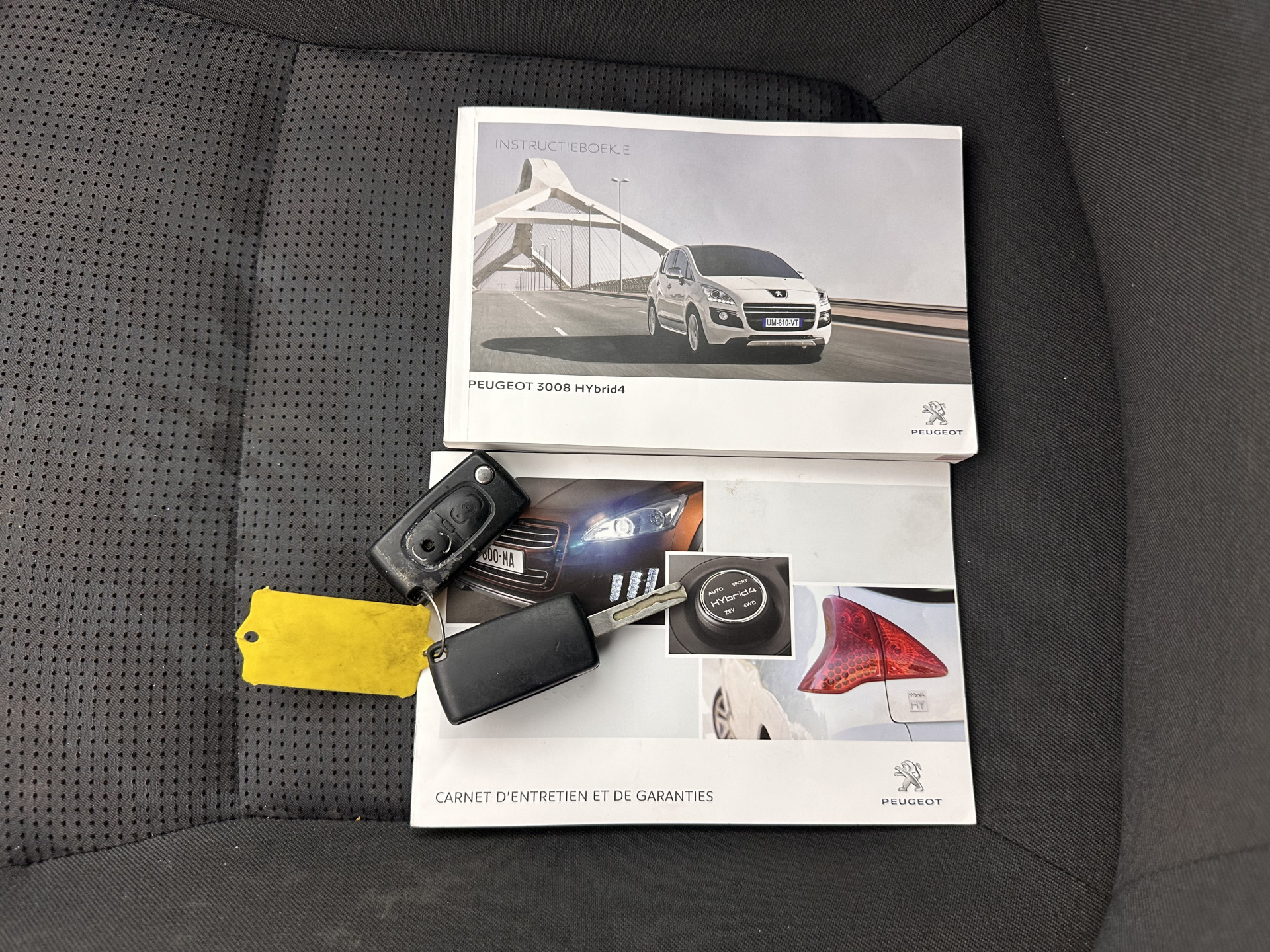 Peugeot 3008 2.0 HDiF HYbrid4 Aut. *NAVI-FULLMAP | COMFORT-SEATS | ECC | SHIFT-PADDLES | PDC | CRUISE | 16''ALU*