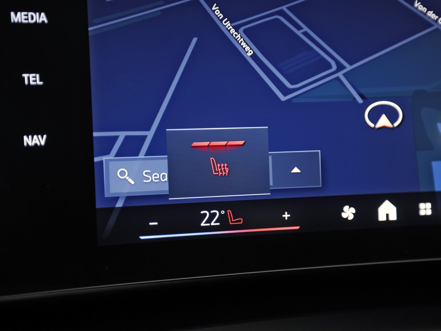 BMW X1 xDrive25e Sport Automaat 245Pk (APPLE CARPLAY, HEAD-UP DISPLAY, 360 CAMERA, GETINT GLAS, LEDER, STOELVERWARMING, ZWARTE HEMEL, NIEUWSTAAT)