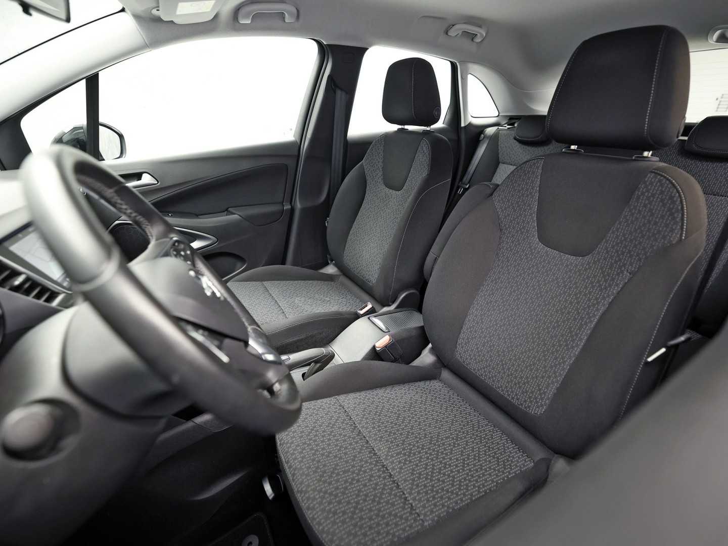 Opel Crossland X 1.2 Sport (APPLE CARPLAY, GROOT NAVI, LM VELGEN, CRUISE, SPORTSTOELEN, PARKEERSENSOREN, NIEUWE APK, NIEUWSTAAT)