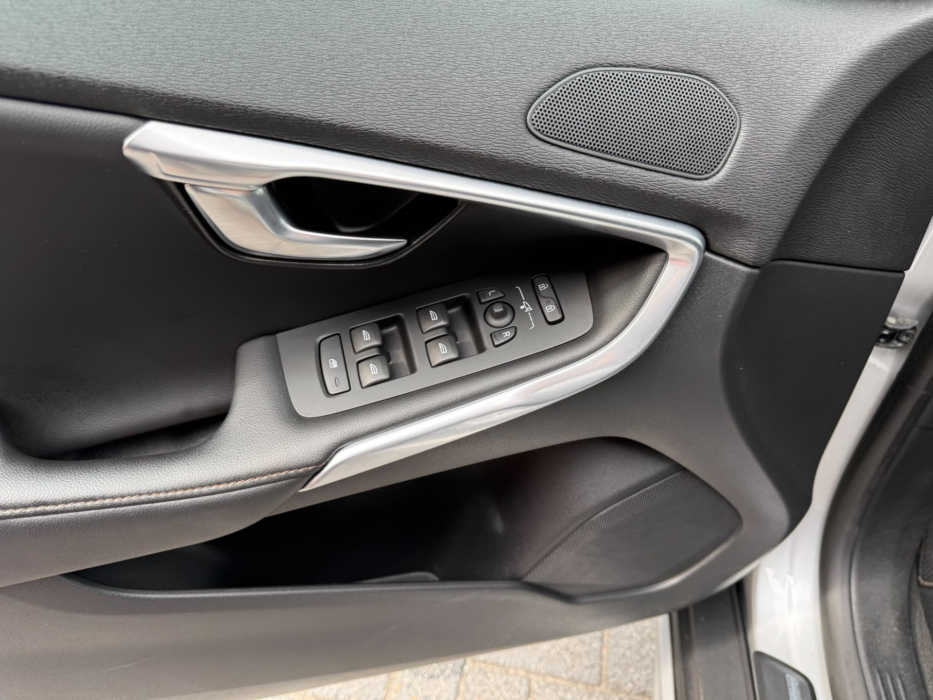 Volvo V40 Cross Country 1.5 T3 Summum | 2E EIGENAAR | 3/6 of 12 MND GARANTIE | PANO DAK | CAMERA | NAVI | MEMORY |