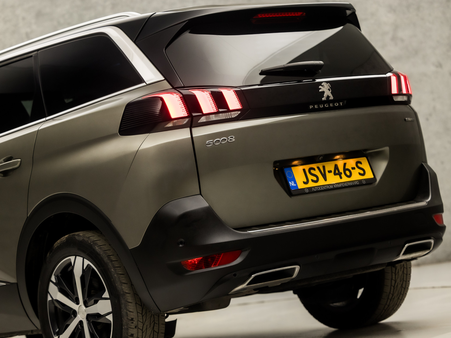 Peugeot 5008 1.6 e-THP GT-Line 165Pk Automaat (PANORAMADAK, NAPPA LEDER, MEMORY SEATS, STOELVERWARMING, 360 CAMERA, DRIVE MODE, KEYLESS, ADAPTIVE CRUISE, ELEK ACHTERKLEP, NIEUWSTAAT)