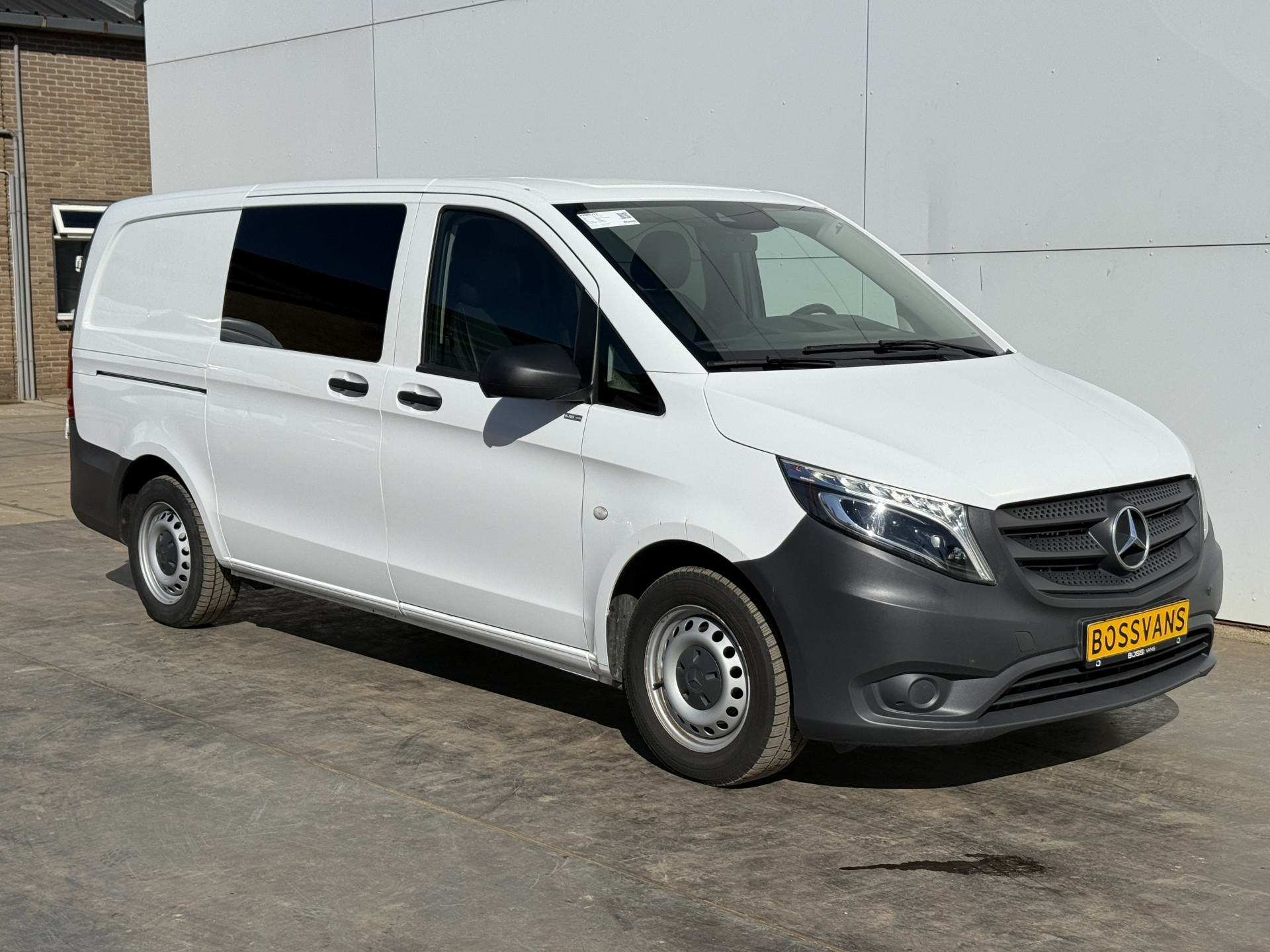 Mercedes-Benz Vito 114 1.9 CDI 136PK Dubbele Cabine L2H1 5 Stoelen Climate Control Cruise Control Trekhaak Carplay Camera