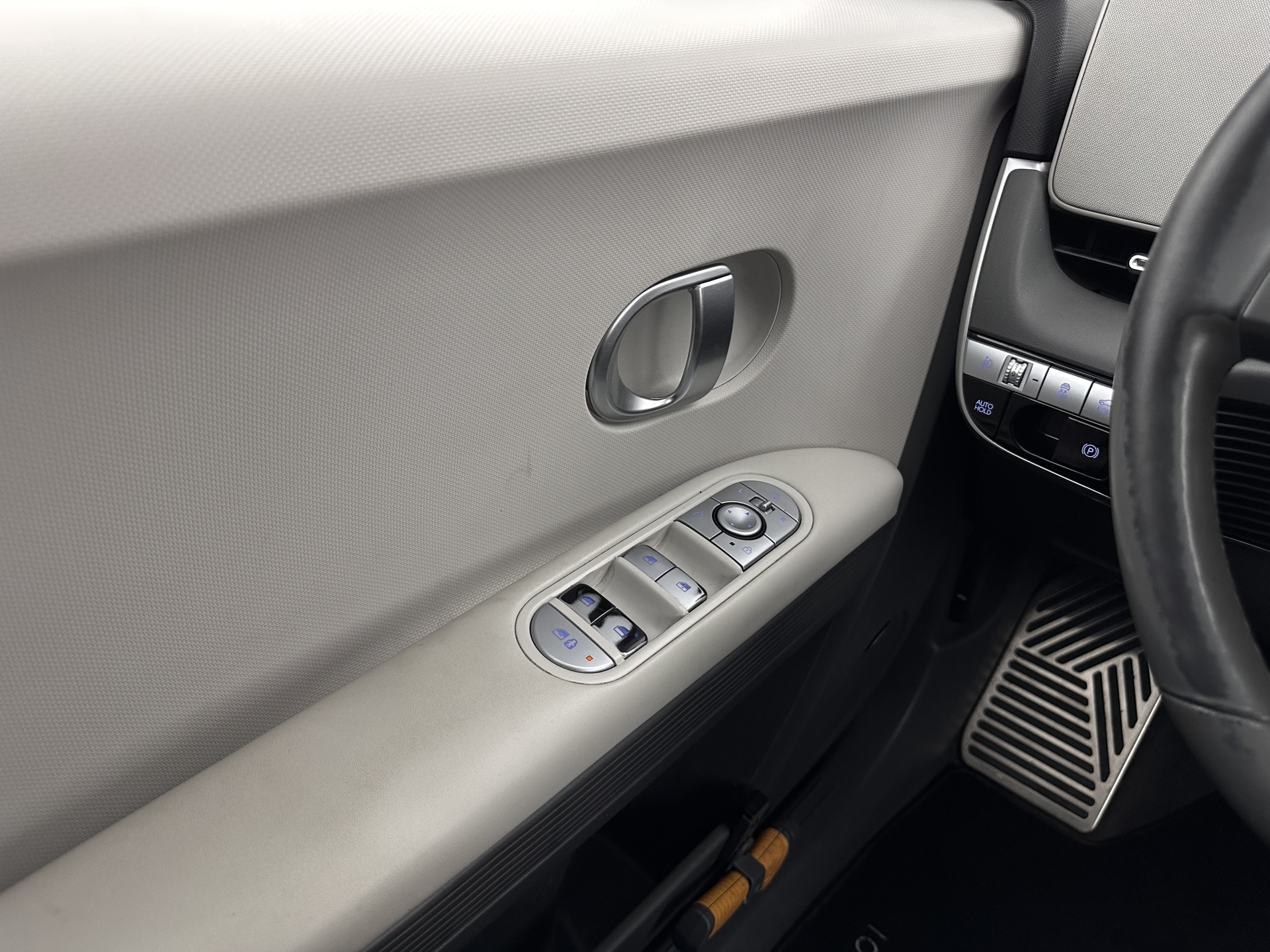 Hyundai IONIQ 5 Connect+ 73kWh (3-Fase-11kW) {SOH-98%} INCL-BTW) Aut *HEATPUMP | LEATHER-FABRIC | BOSE-AUDIO | FULL-LED | DIGI-COCKPIT | AMBIENTLIGHT | DAB | SHIFTPADDLES | HEAD-UP | NAVI-FULLMAP | KEYLESS | CAMERA | HEATED-COMFORTSEATS | TOWBAR*