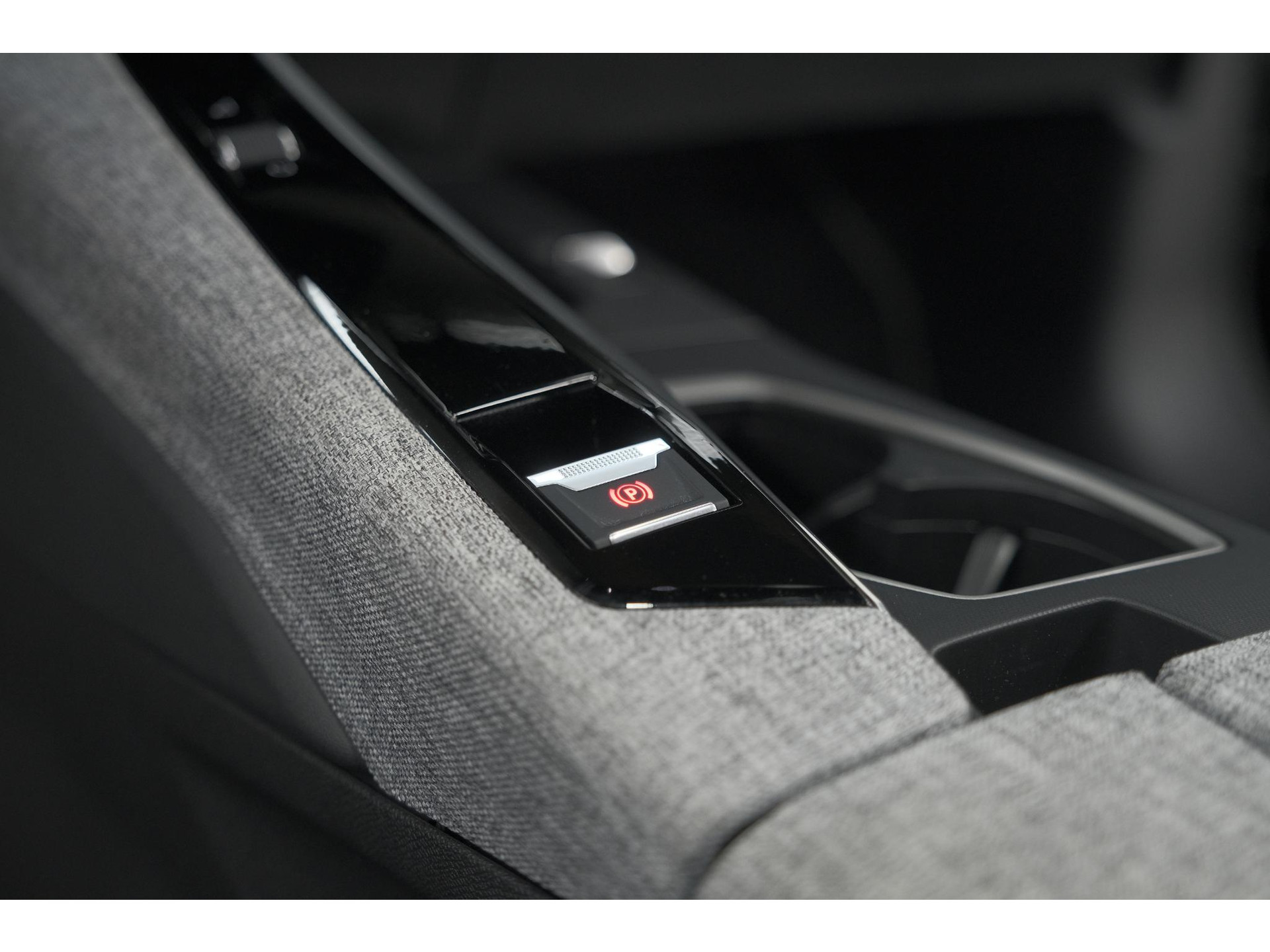 Peugeot 3008 1.2 Hybrid 136 GT | Panoramadak | 360 Camera | Stoelverwarming | Elektrische Kofferklep | Allseason Banden