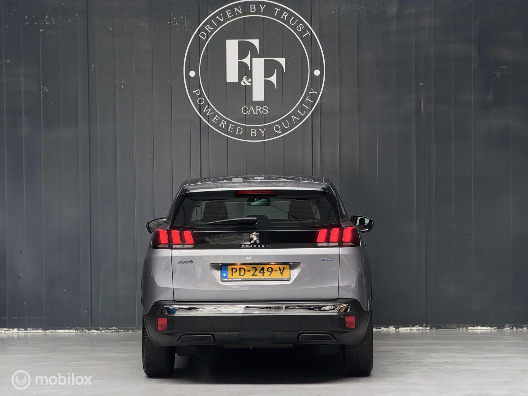 Peugeot 3008 1.2 PureTech Active|Automaat|CarPlay|Camera|Trekhaak|NAP