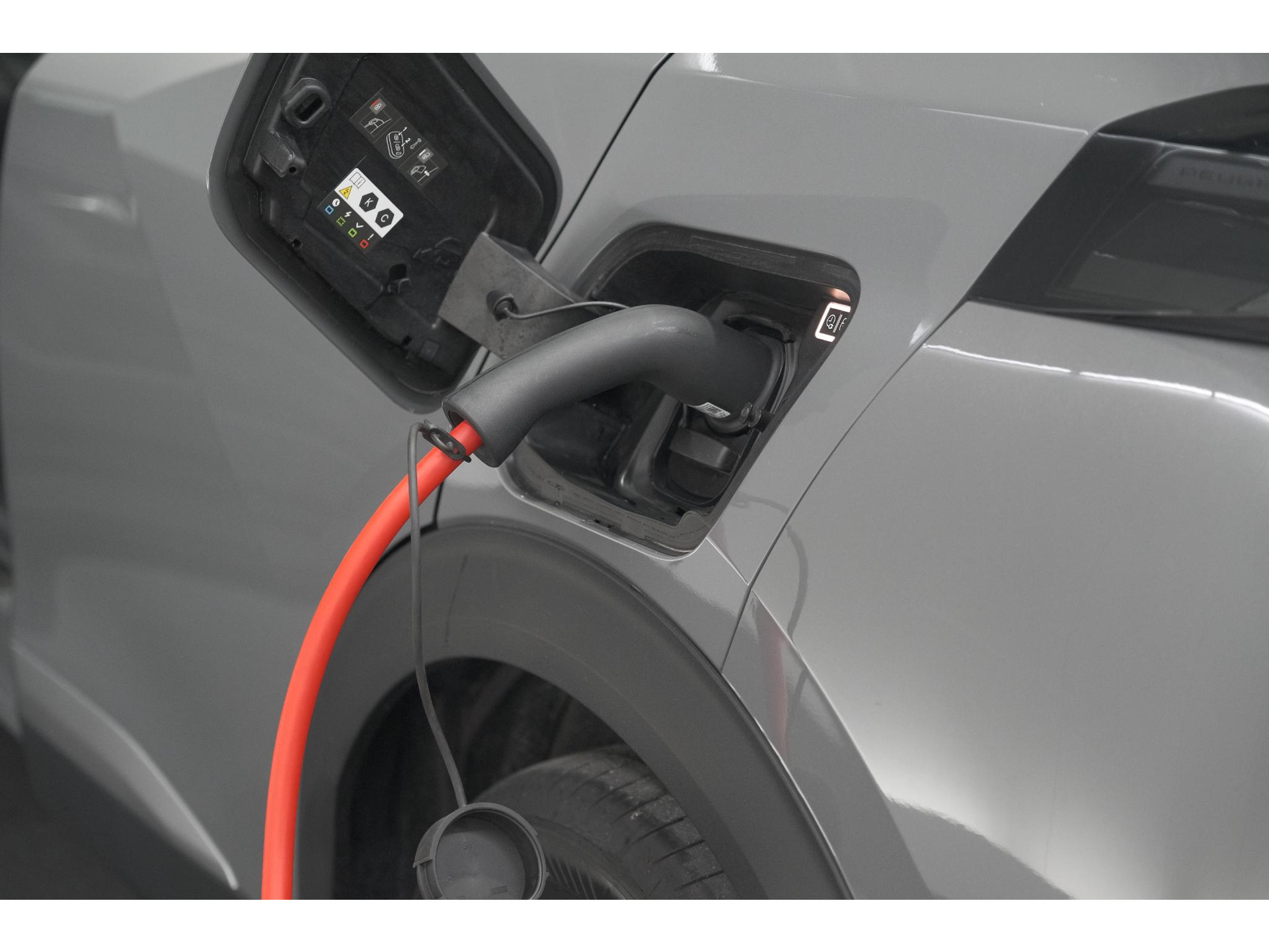Peugeot e-2008 EV GT Avantage 54 kWh | 96.8% SOH | 11 KW Lader | 360 Camera | Panoramadak | Dodehoekdetectie