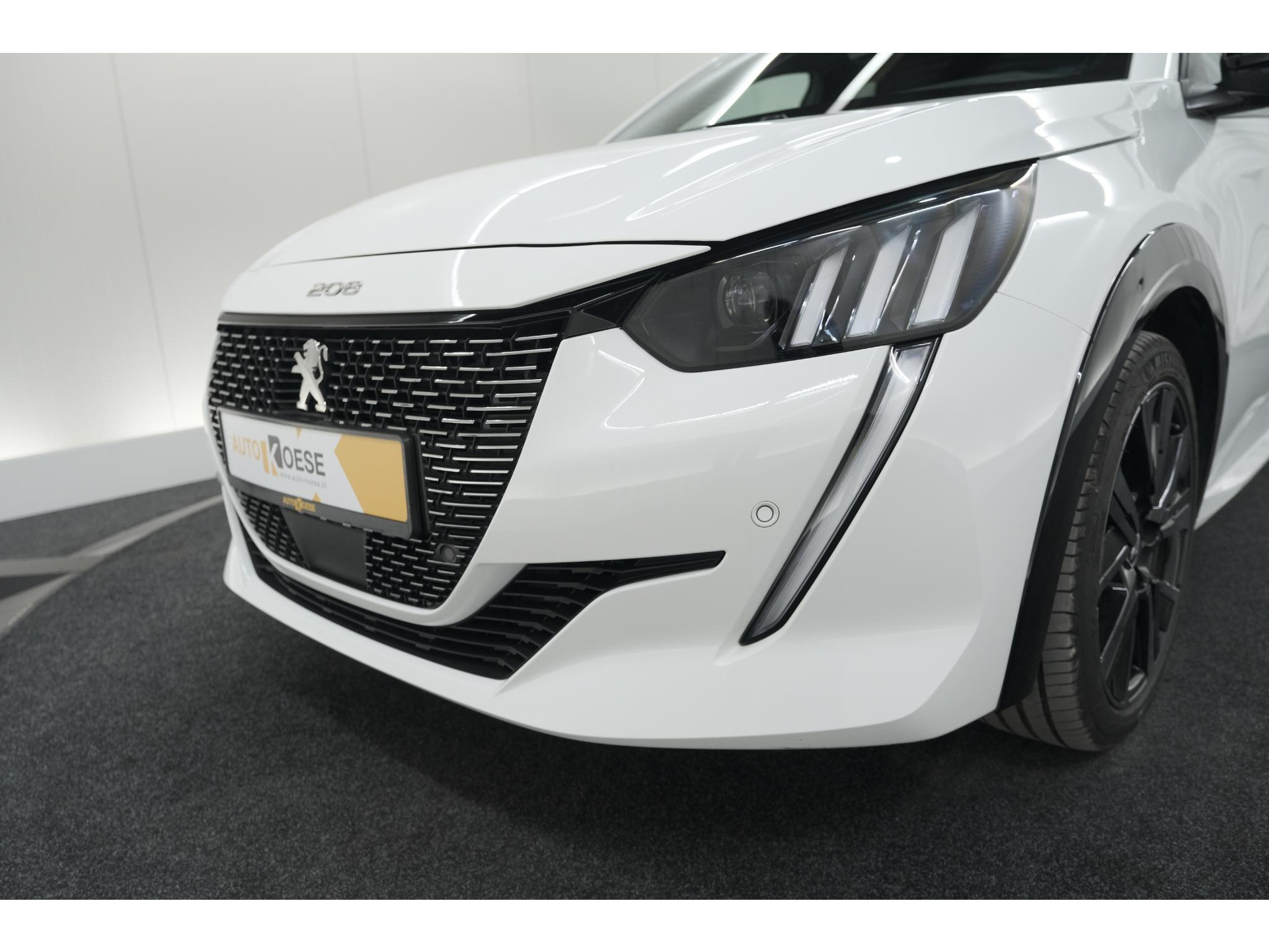 Peugeot 208 PureTech 100 GT | Camera | Navigatie | Sfeerverlichting | Apple Carplay | Parkeersensoren
