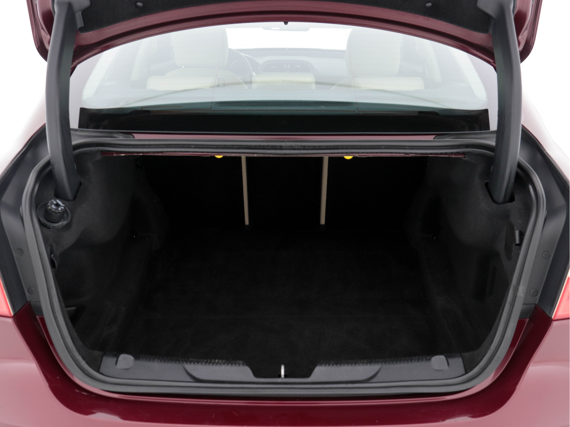 Jaguar XE 2.0 D Portfolio (INCL-BTW) Aut. *LEATHER | NAVI-FULLMAP | BI-XENON | CAMERA | ECC | COMFORT-SEATS | SHIFT-PADDLES | PDC | JAGUAR-AUDIO | CRUISE | LANE-ASSIST | TOWBAR | 18"ALU*