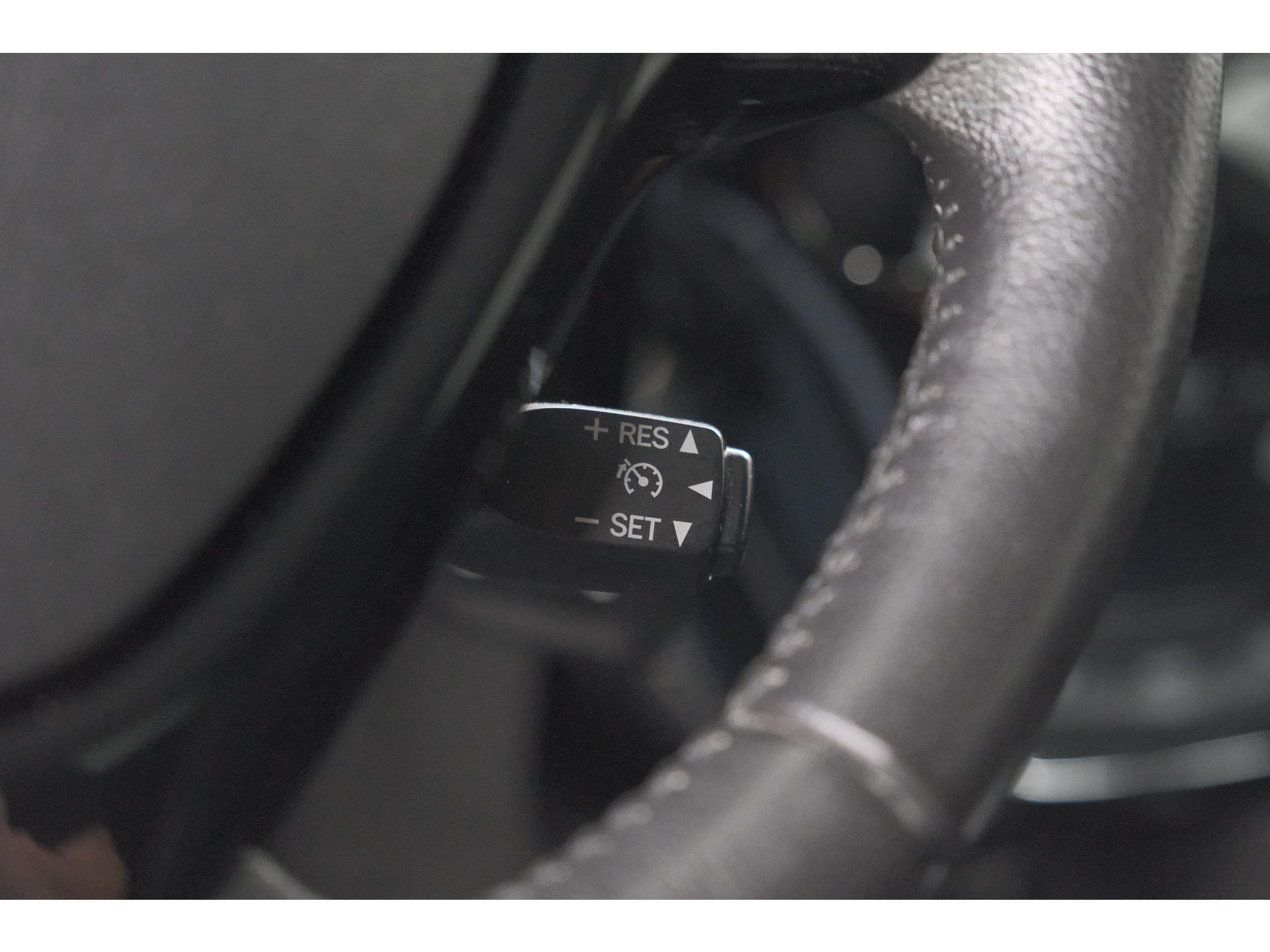 Peugeot 108 1.0 e-VTi Allure | Camera | Climate Control | Apple Carplay | 15 Inch Lichtmetalen Velgen
