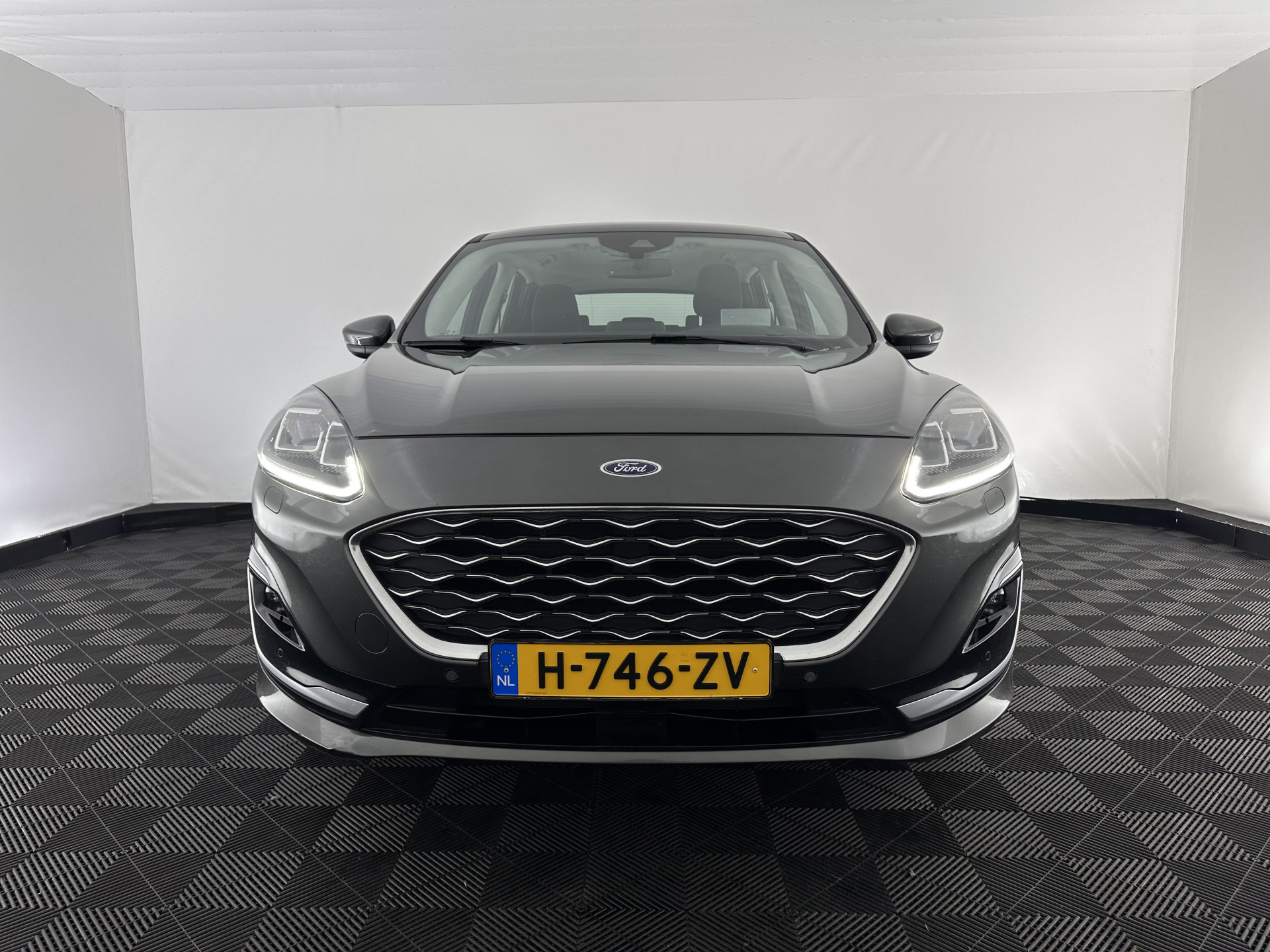 Ford Kuga 2.5 PHEV Vignale (Plug-In) (INCL-BTW) Aut. *HEAD-UP | LEATHER | DIGI-COCKPIT | FULL-LED | KEYLESS | DAB | CARPLAY | NAVI-FULLMAP | MEMORY-PACK | HEATED-COMFORTSEATS | PRIVACYGLASS | TOWBAR | 18''ALU*