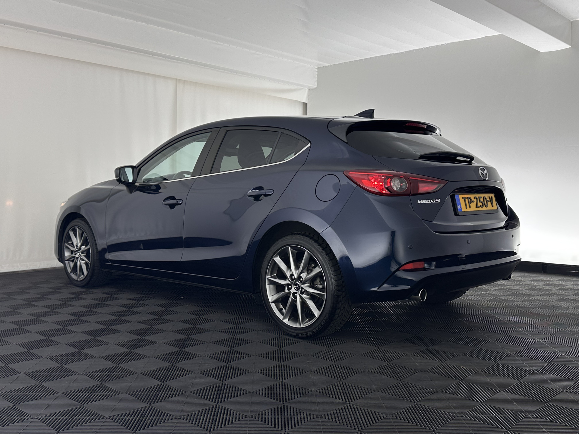 Mazda 3 2.2 SkyActiv-D 150 SkyLease *HEATED-COMFORTSEATS | NAVI-FULLMAP | DAB+ | PRIVACYGLASS | ECC | PDC | CRUISE | 18''ALU*