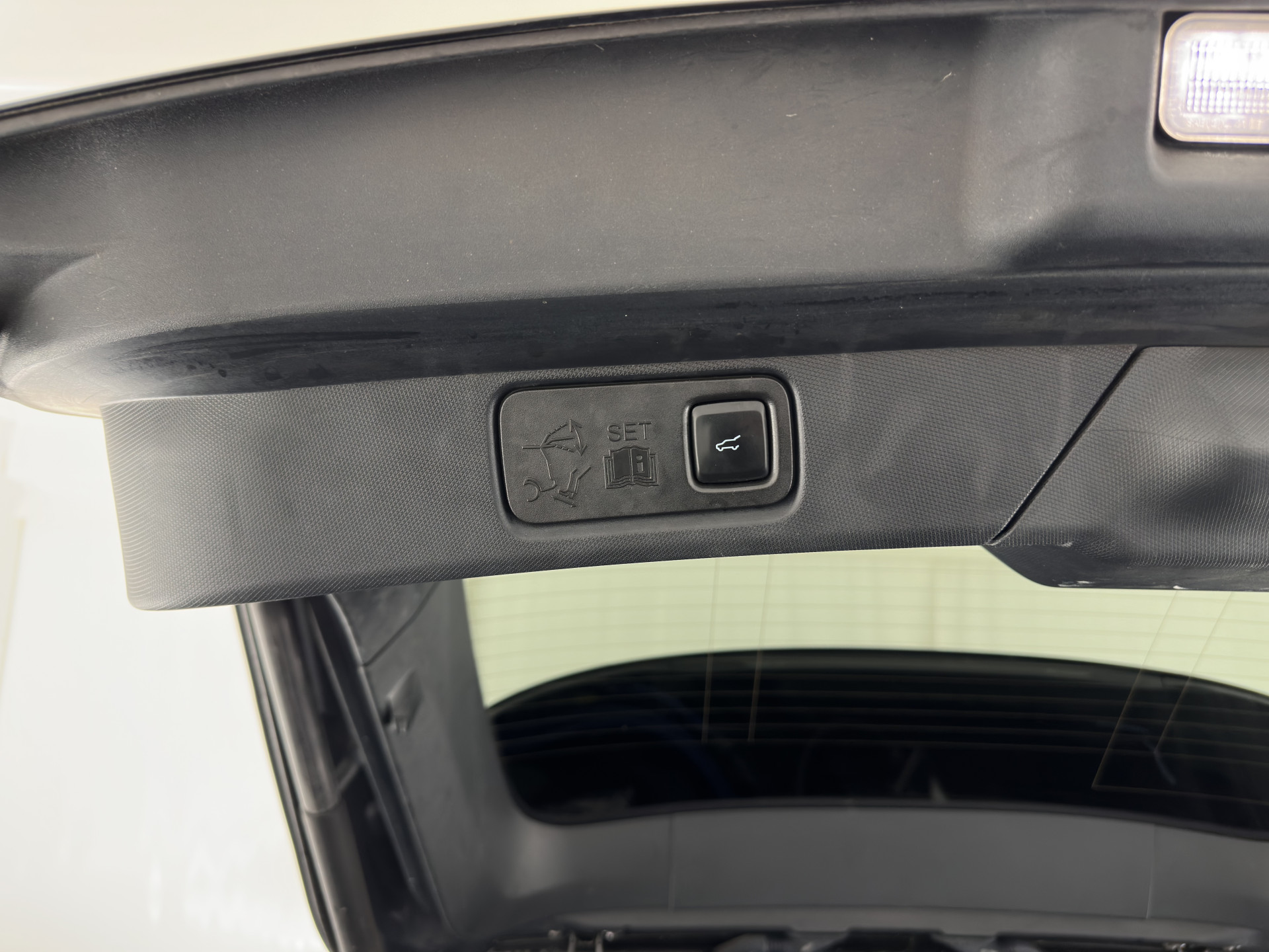 Ford Mustang Mach-E RWD 75 kWh (3-Fase) (INCL-BTW) Aut. *LEATHER | FULL-LED | DAB | DIGI-COCKPIT | KEYLESS | NAVI-FULLMAP | CARPLAY | HEATED-COMFORTSEATS | TOPVIEW | ADAPTIVE-CRUISE | PRIVACY-GLASS | 18'' ALU*