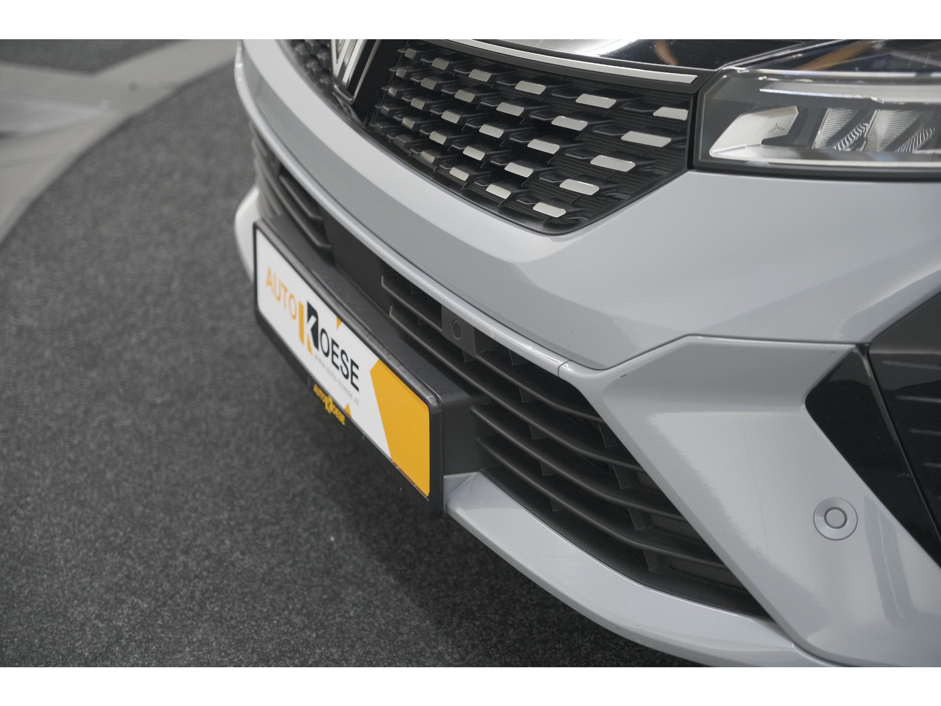 Renault Clio 1.6 E-Tech Full Hybrid 145 techno | 360 Camera | Adaptieve Cruise Control | Dodehoekdetectie | 9.3 Inch Groot Scherm