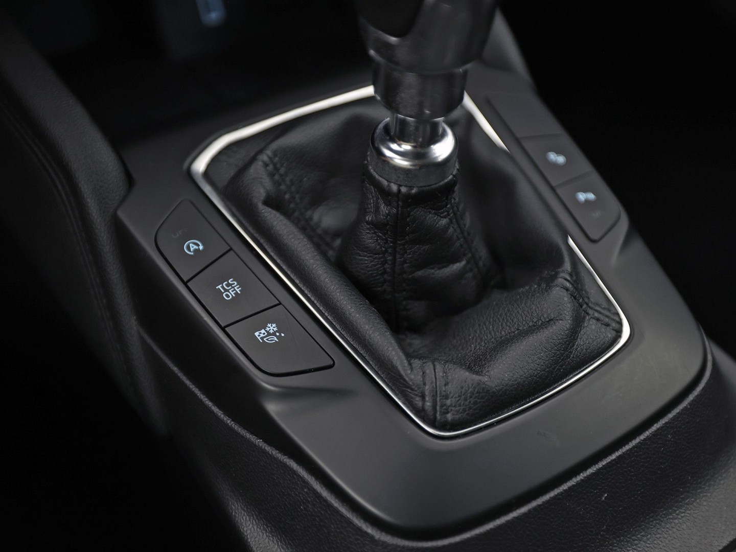 Ford Focus Wagon 1.0 EcoBoost Titanium Sport (APPLE CARPLAY, GROOT NAVI, STUUR/STOELVERWARMING, CAMERA, SPORTSTOELEN, GETINT GLAS, ADAPTIVE CRUISE, NIEUWSTAAT)