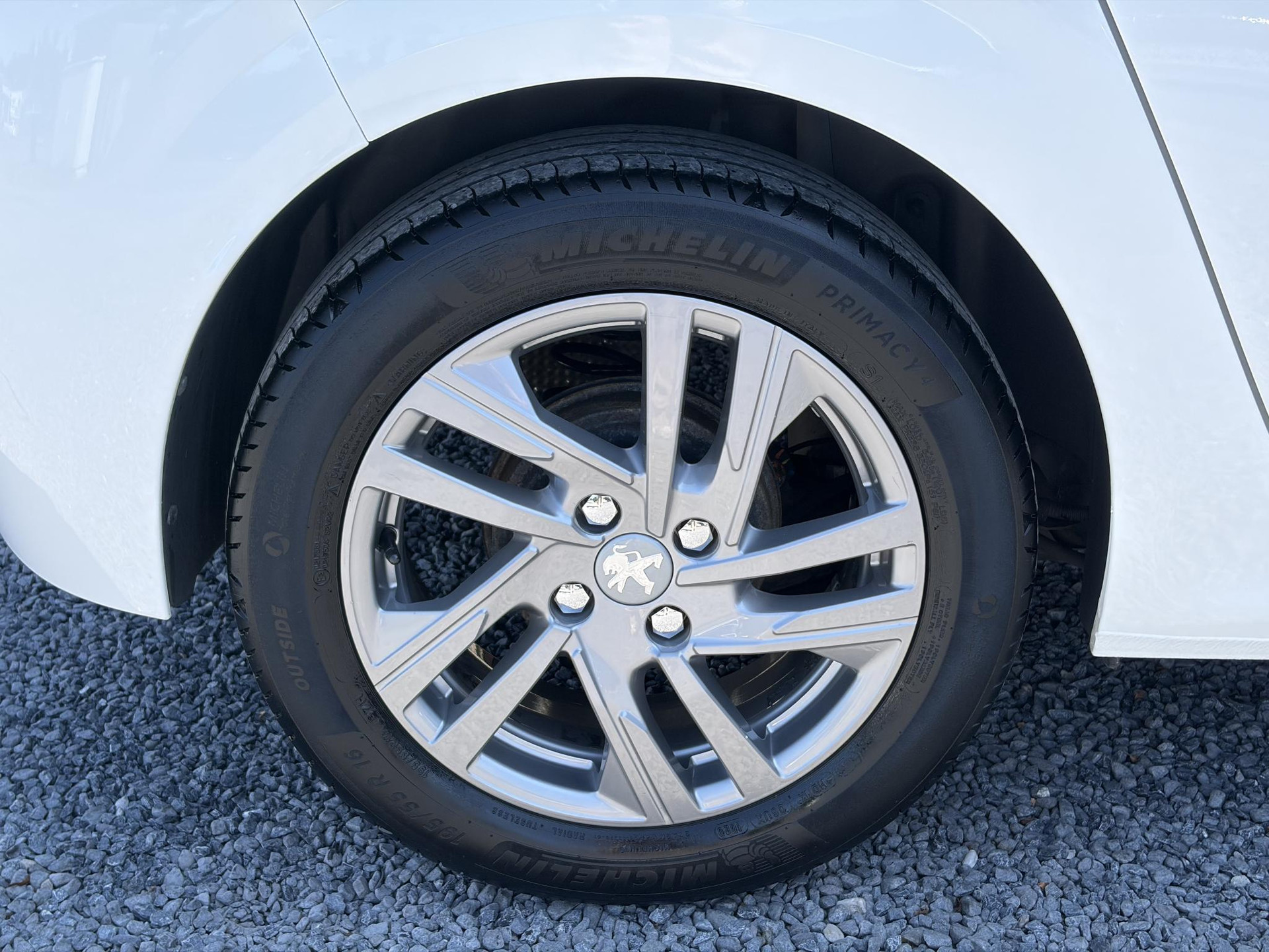 Peugeot 208 1.2 PureTech Blue Lease Active 2e Eigenaar,D-riem vv in 11-2025,Camera,Navi,Carplay,75pk,Clima,Cruise,Rijstrooksensor,Pdc,Lm velgen,N.A.P,Apk tot 11-2027