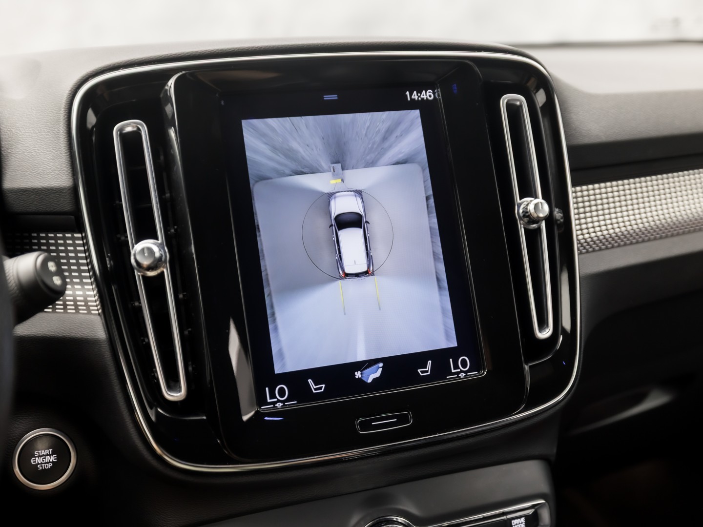 Volvo XC40 1.5 T5 Recharge Inscription Sport 252Pk Automaat (PANORAMADAK, APPLE CARPLAY, MEMORY SEAT, LEDER, 360 CAMERA, SPORTSTOELEN, STUUR/STOELVERWARMING, GETINT GLAS, ELEK ACHTERKLEP, NIEUWE APK, NIEUWSTAAT)