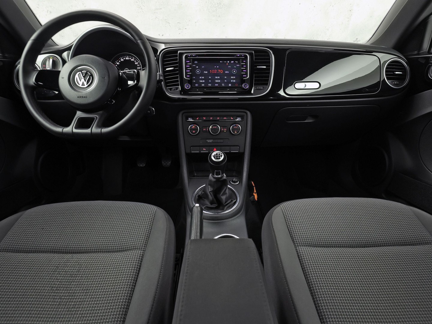 Volkswagen Beetle 1.2 TSI Sport (NAVIGATIE, CLIMATE, STOELVERWARMING, SPORTSTOELEN, LM VELGEN, CRUISE, NIEUWSTAAT)