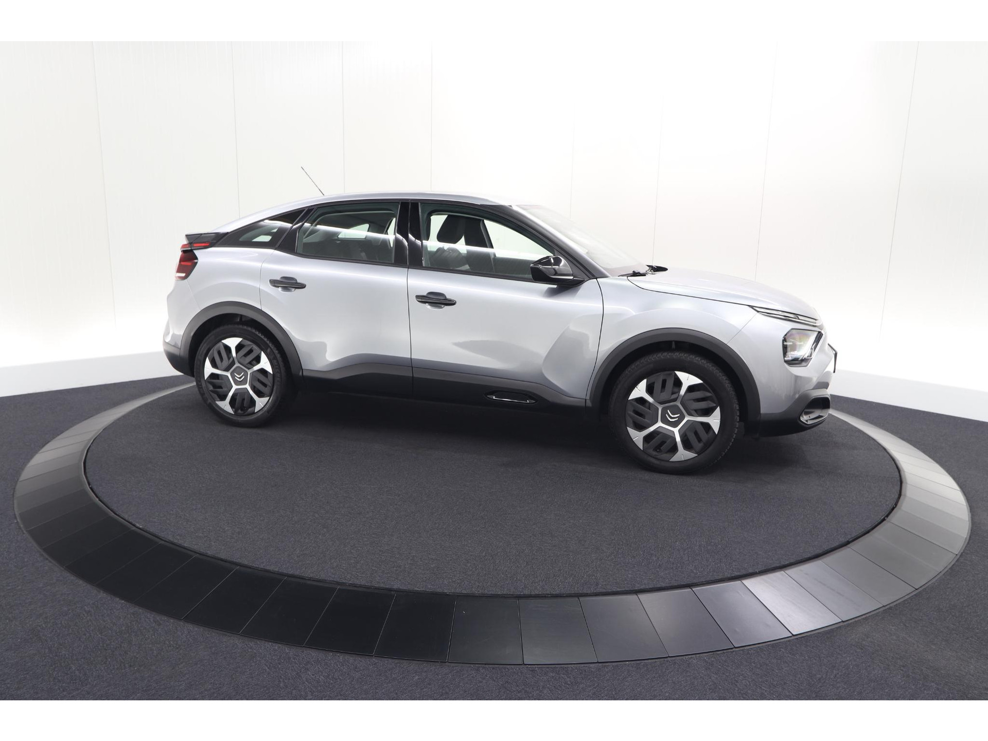 Citroen C4 Puretech 130 Feel | Trekhaak | Camera | Allseason Banden | Climate Control | Parkeersensoren