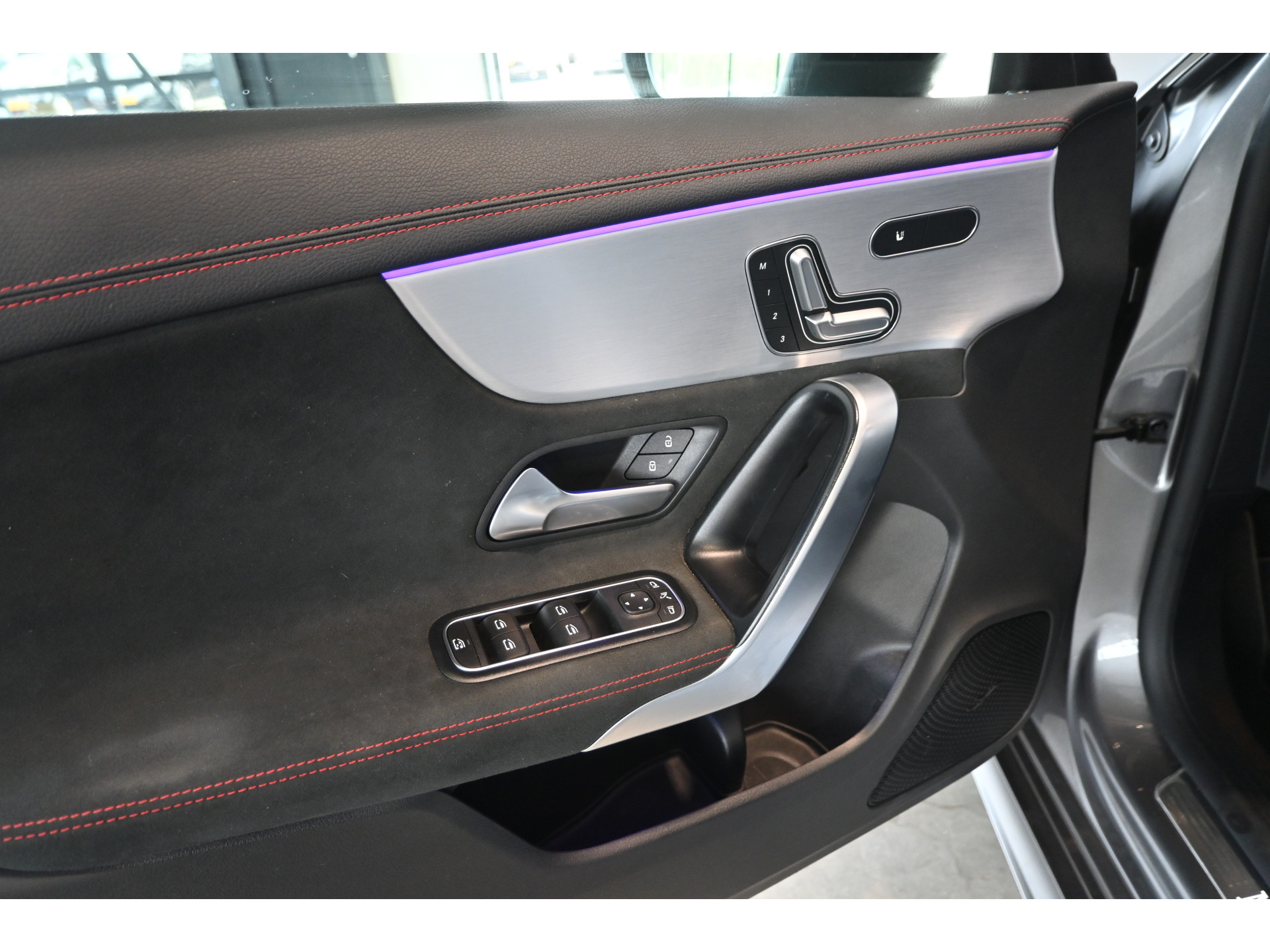Mercedes-Benz CLA-klasse Shooting Brake 180 Automaat Business Solution AMG Clima Panoramadak Widescreen Sfeer LED Rijklaarprijs! Inruil Mogelijk!