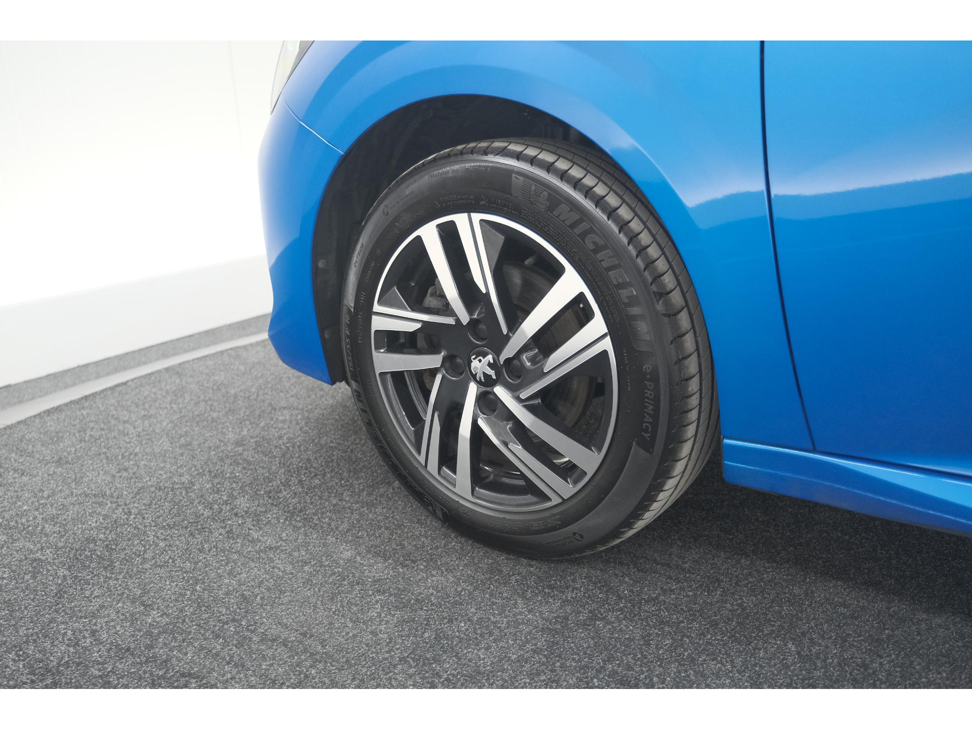 Peugeot 208 PureTech 100 Allure | Stoelverwarming | Adaptieve Cruise Control | Camera | Apple Carplay