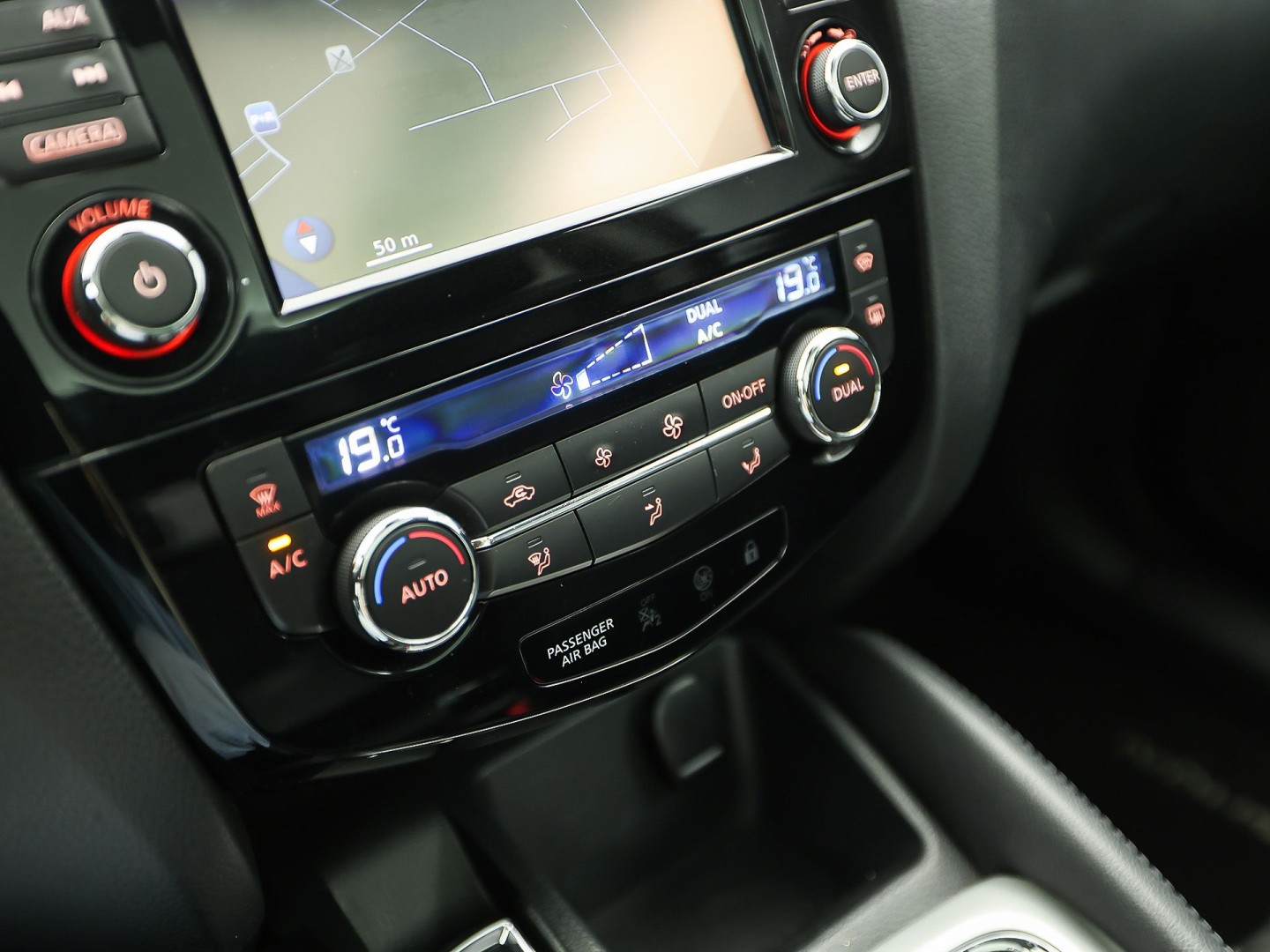 Nissan Qashqai 1.6 Tekna Sport (PANORAMADAK, NAVIGATIE, 360 CAMERA, LEDER, ELEK SPORTSTOELEN, GETINT GLAS, CRUISE, NIEUWSTAAT)