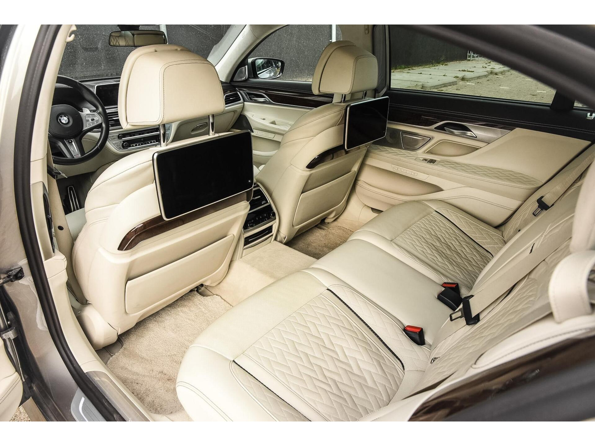 BMW 745Le High Executive | M Sport | Massage | Lounge