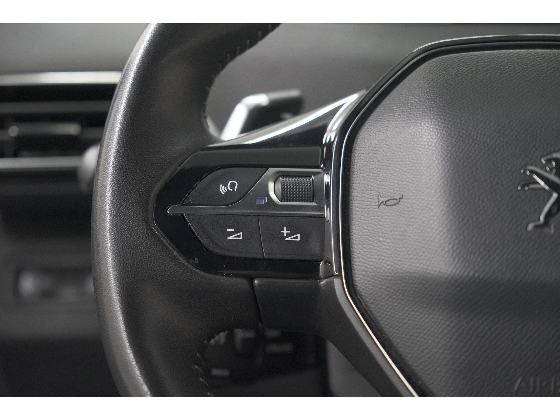 Peugeot 5008 PureTech 130 EAT8 Active Pack Business | 7 Zitplaatsen | Camera | Navigatie | Apple Carplay | Parkeersensoren