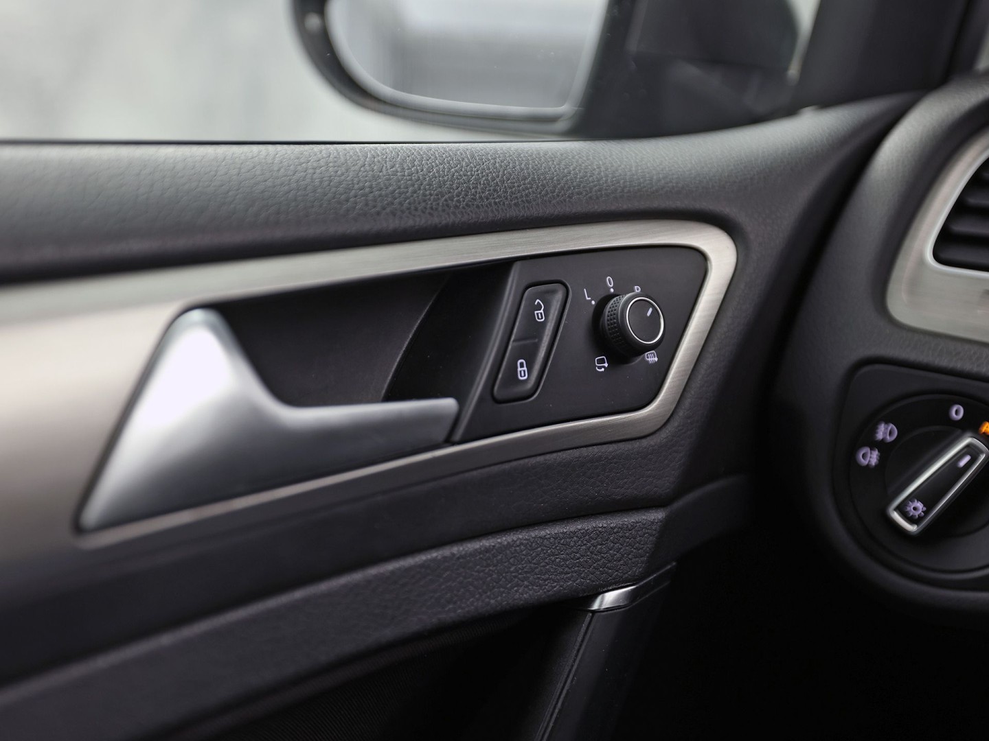 Volkswagen Golf 1.0 TSI Sportline Automaat (APPLE CARPLAY, NAVIGATIE, CAMERA, CLIMATE, SPORTSTOELEN, GETINT GLAS, LM VELGEN, CRUISE, NIEUWSTAAT)