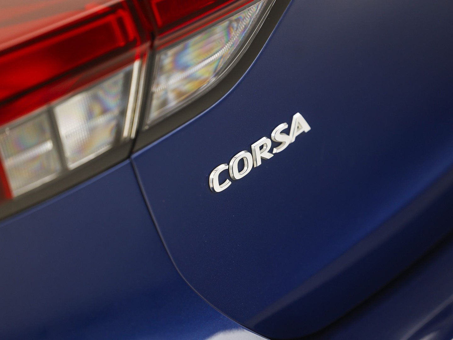 Opel Corsa 1.2 Sport (APPLE CARPLAY, GROOT NAVI, CRUISE, LM VELGEN, SPORTSTOELEN, LANE ASSIST, NIEUWSTAAT)