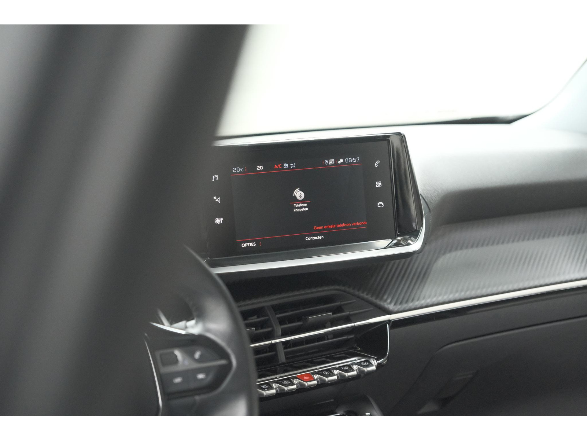 Peugeot 2008 PureTech 130 EAT8 Allure | Trekhaak | Camera | Navigatie | Apple Carplay