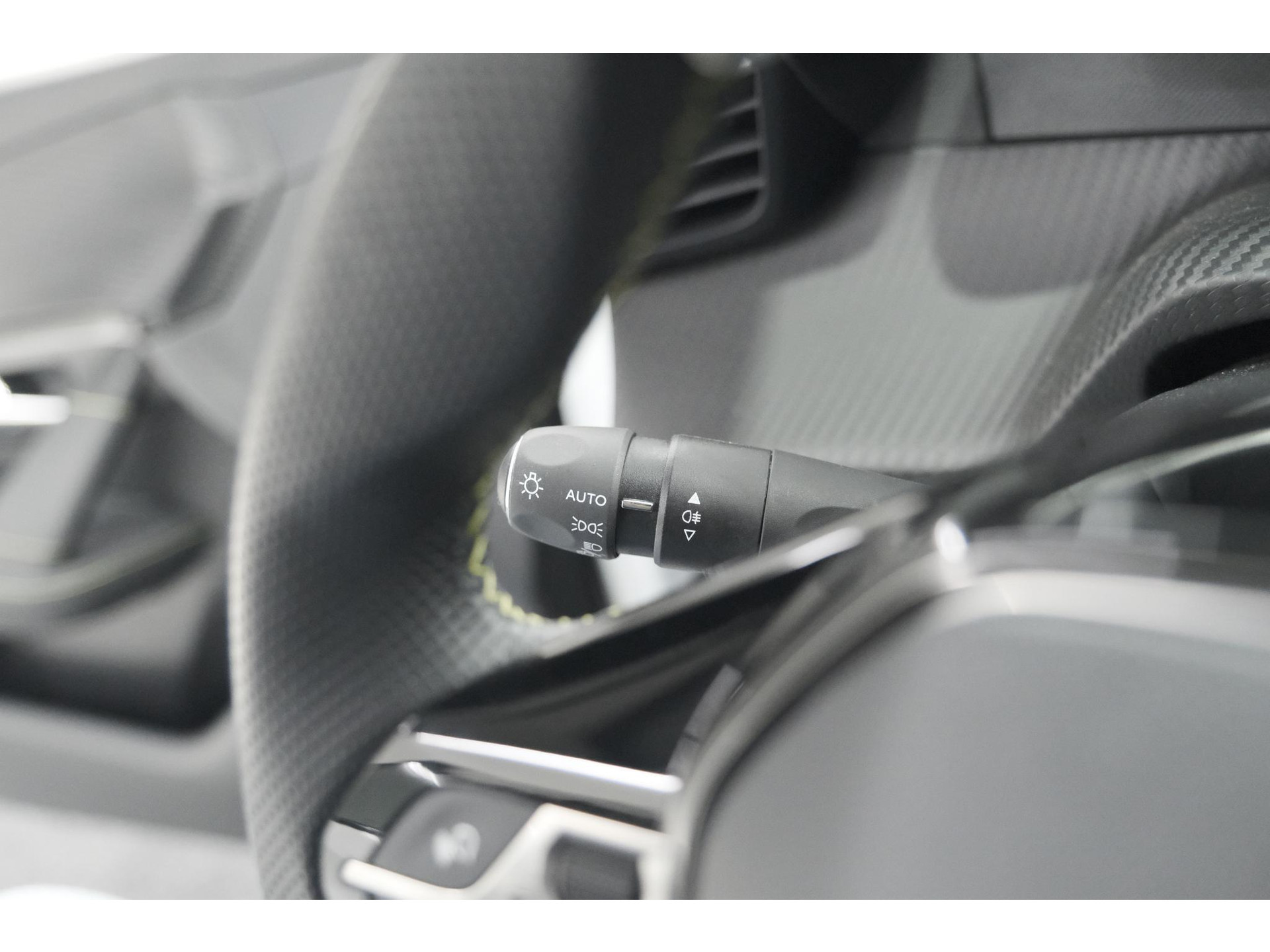 Peugeot 208 PureTech 100 GT | Camera | Navigatie | Sfeerverlichting | Apple Carplay | Parkeersensoren