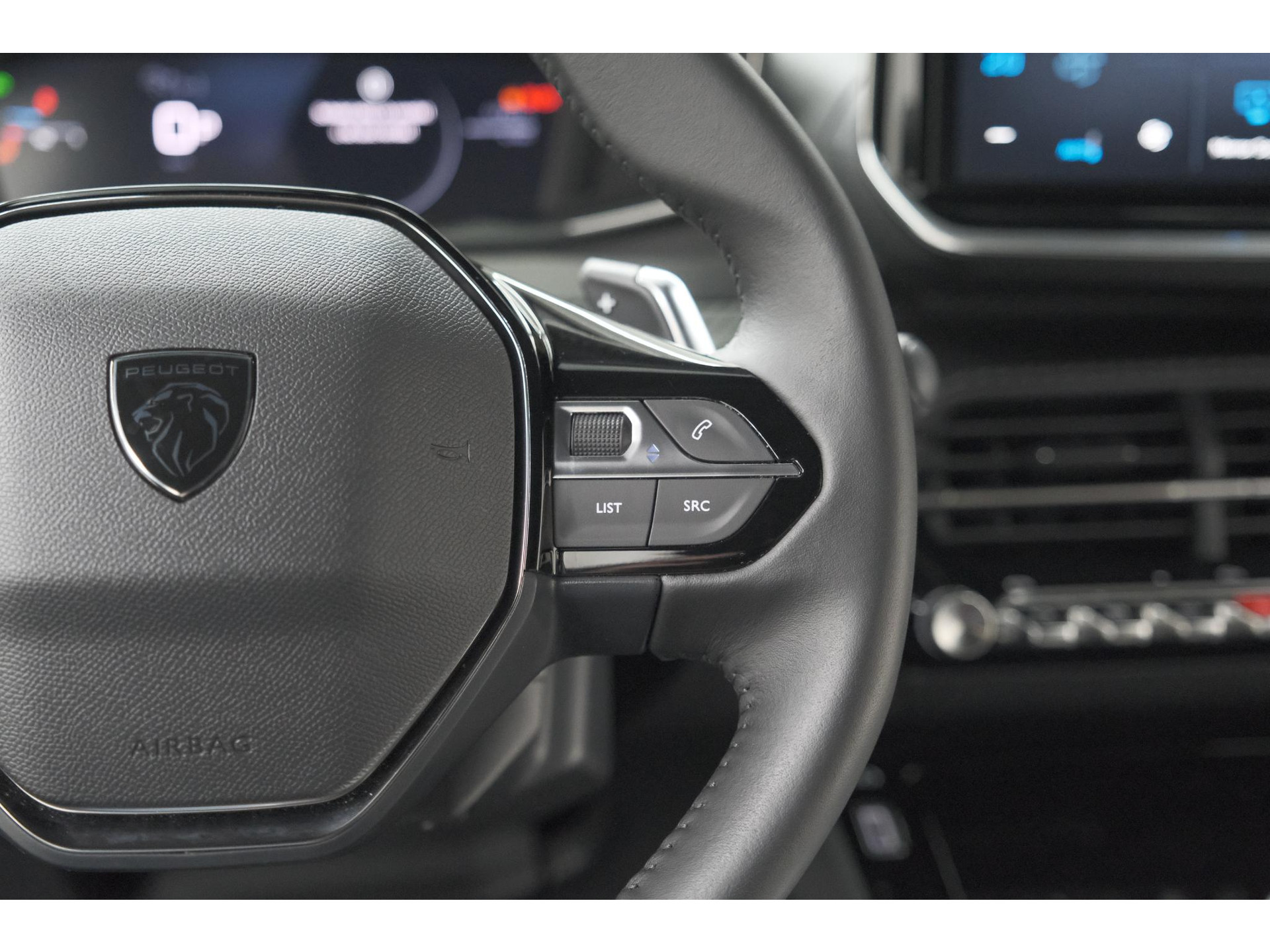 Peugeot 2008 1.2 Hybrid 145 Allure | 360 Camera | Adaptieve Cruise Control | Dodehoekdetectie | Apple Carplay