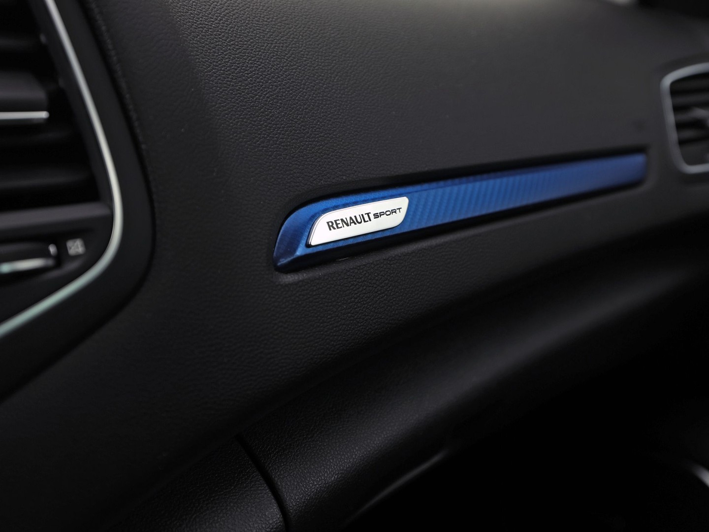 Renault Mégane Estate 1.6 TCe GT 205Pk Automaat (VIRTUAL COCKPIT, GROOT NAVI, KUIPSTOELEN, HEAD-UP DISPLAY, CAMERA, ADAPTIVE CRUISE, BOSE, STOELVERWARMING, NIEUWSTAAT)