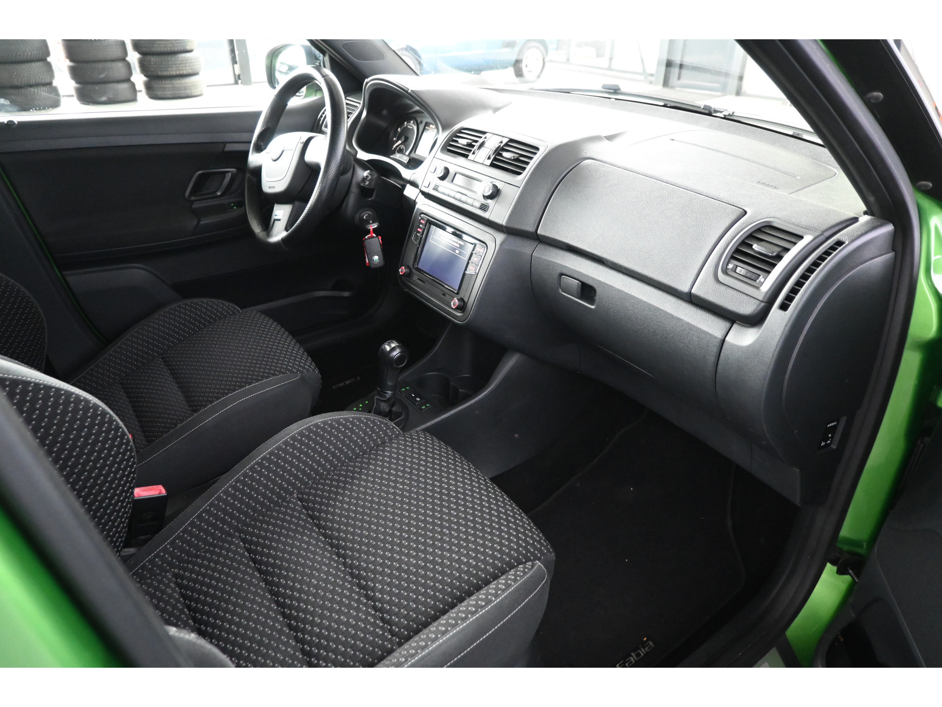 ŠKODA Fabia 1.4 TSI RS 180PK! Automaat Clima Carplay Cruise Control Stoelverwarming Inruil Mogelijk!