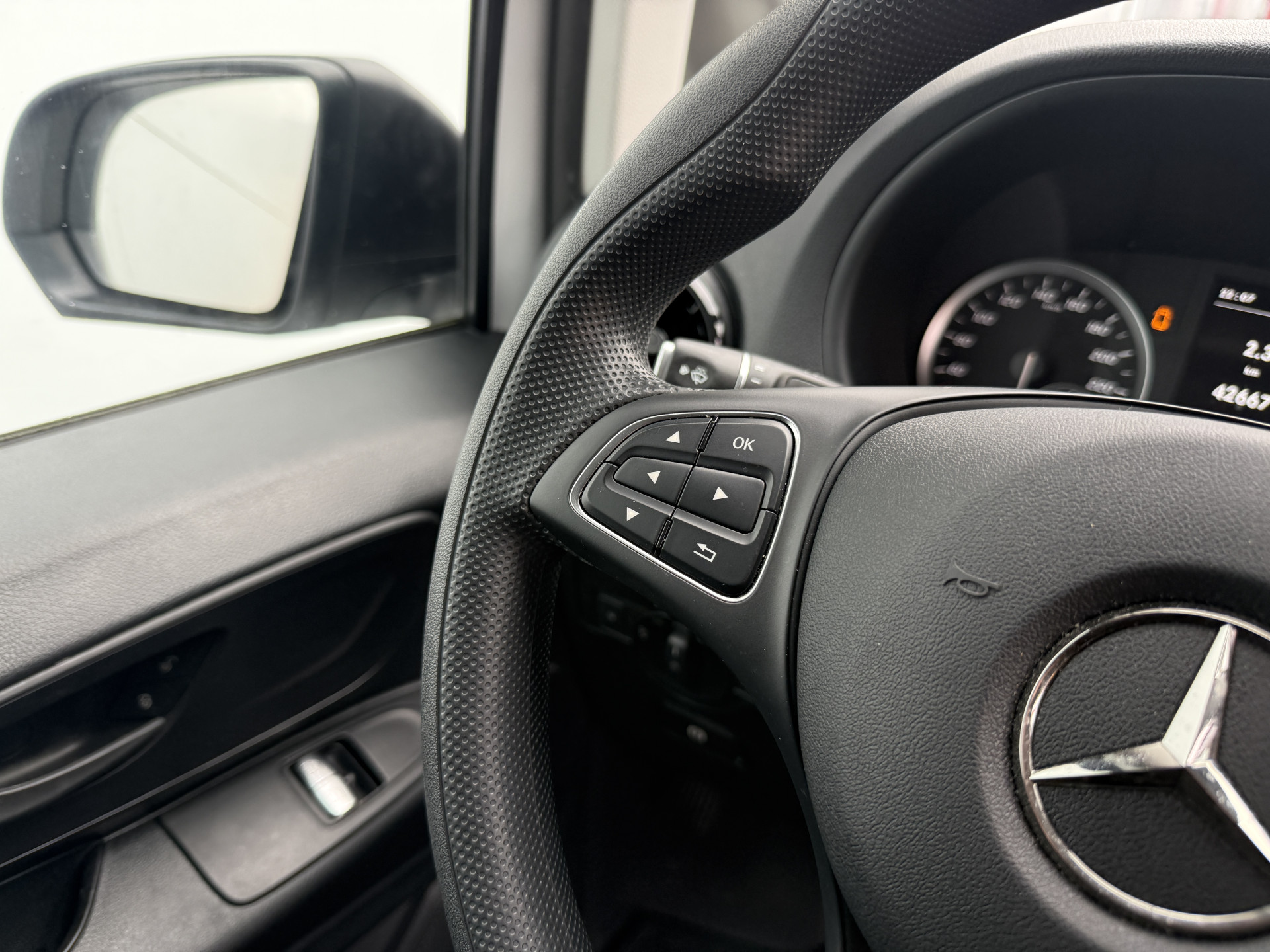 Mercedes-Benz Vito 114 1.9 CDI Automaat L2H1 Achterklep Climate Control Cruise Control Trekhaak Carplay Camera