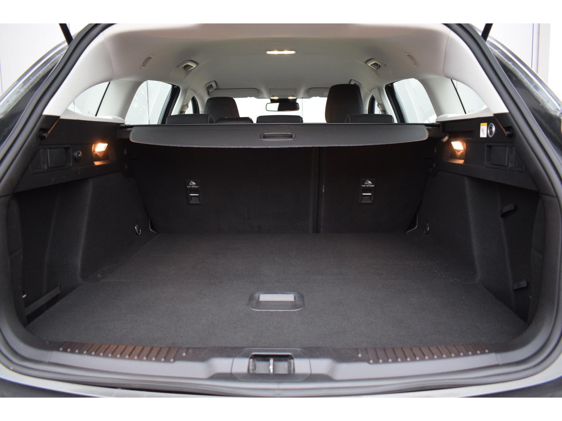 Ford Focus Wagon Wagon 1.5 EcoBlue Titanium Business | Automaat | Trekhaak | Apple CarPlay | Climate
