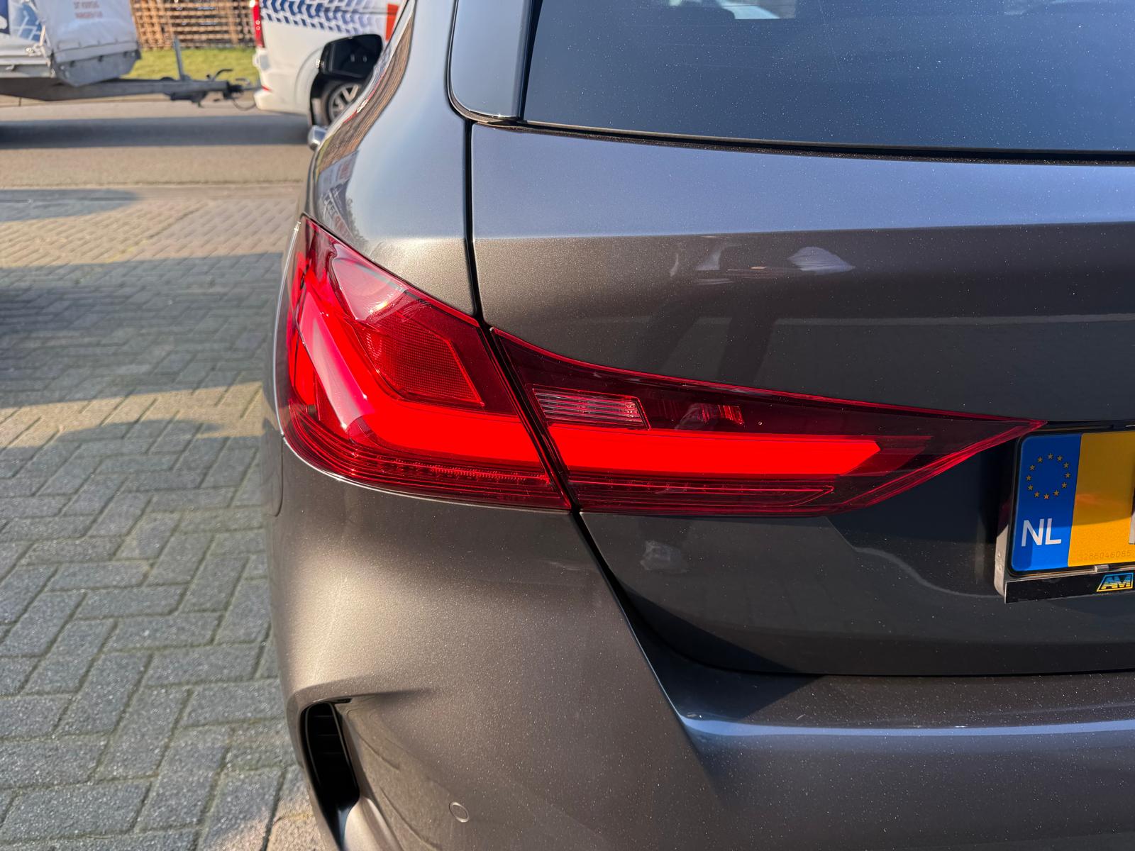 BMW 1-serie 116d Executive | 1E EIGENAAR | 3/6/12MND GARANTIE | AUTOMAAT | LED | CARPLAY | SFEERVERLICHTING | CRUISE | AIRCO |