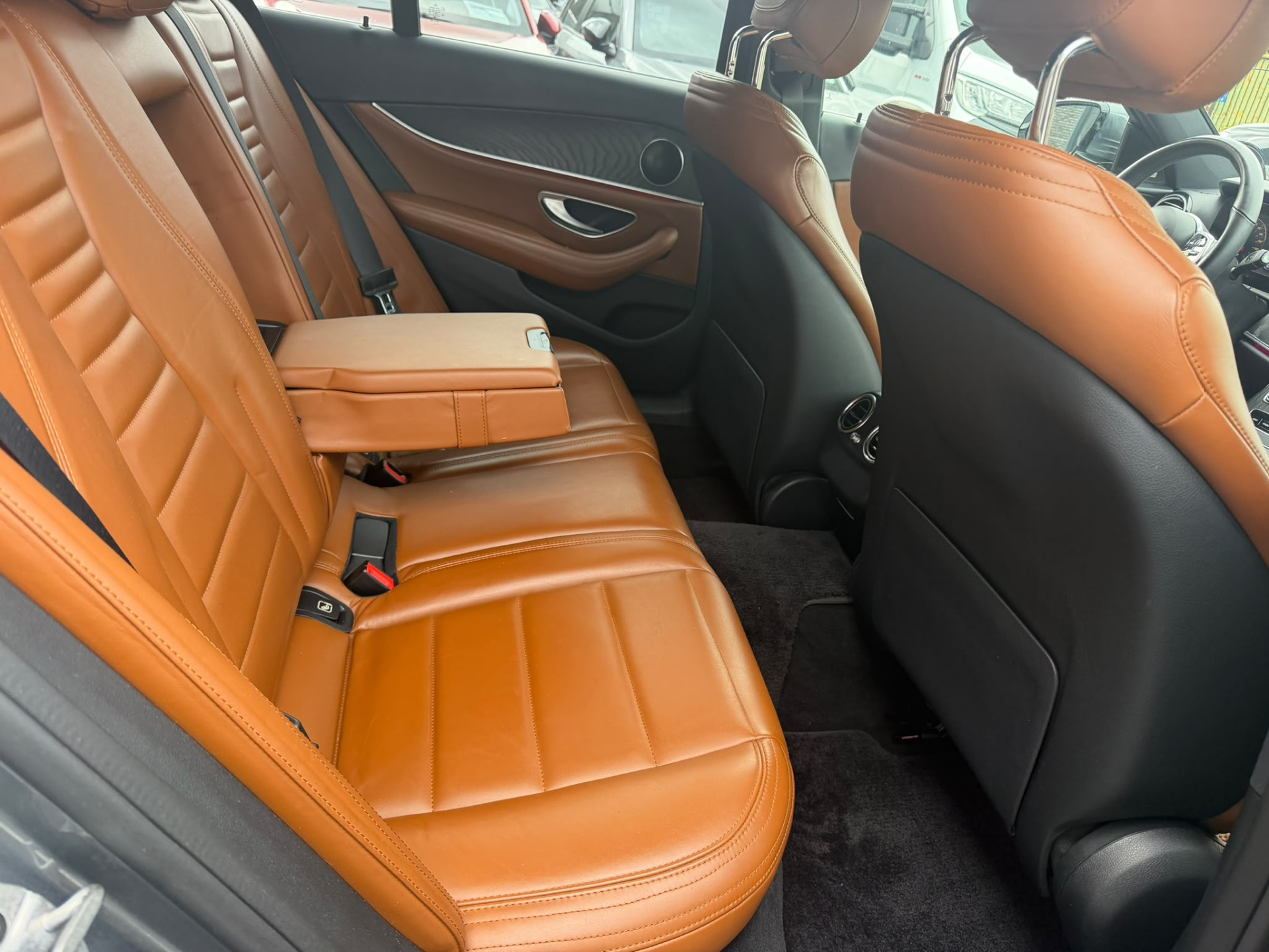 Mercedes-Benz E-klasse Estate 200 Premium 3/6/12 MND GARANTIE  | AUTOMAAT | NIEUWE APK | LEDER | PDC | NAVI | CRUISE |