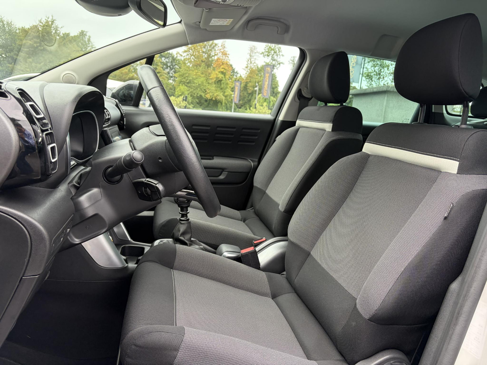 Citroen C3 Aircross 1.2 PureTech S&S Shine 1e Eigenaar l D-riem vv in 07-07-2025 l 360° Camera l Navi l Carplay l Net beurt gehad l Keyless l 17''Lmv l Rijstrooksensor l 110pk l Pdc V+A l 6 Bak l N.A.P l Apk tot 07-2027