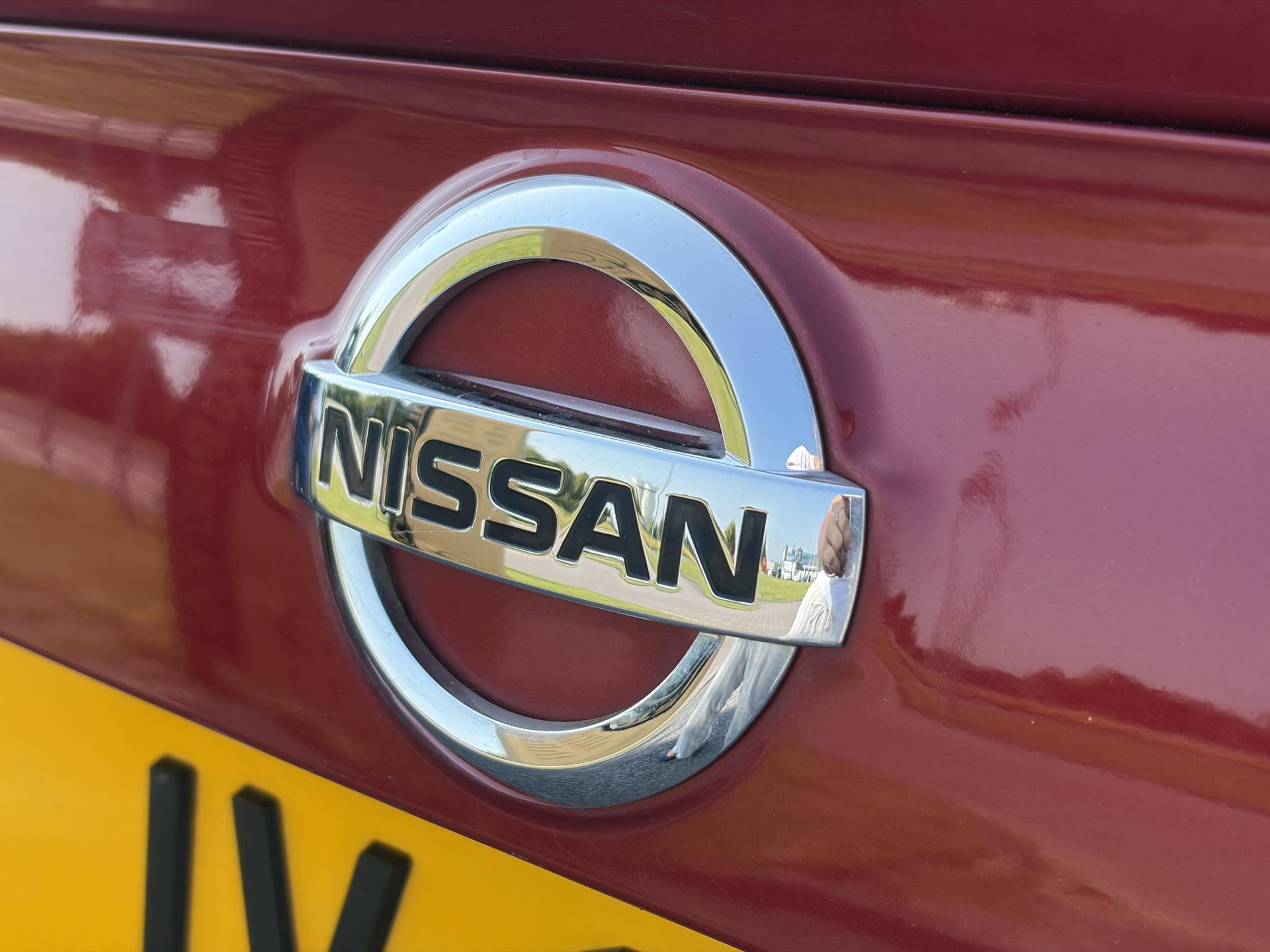 Nissan Qashqai 1.2 N-Connecta 360° Camera,Pano,Trekhaak,Navi,Clima,Cruise,Pdc V+A,Lm velgen,6 Bak,Dakrails,N.A.P,115pk,Apk tot 11-2026