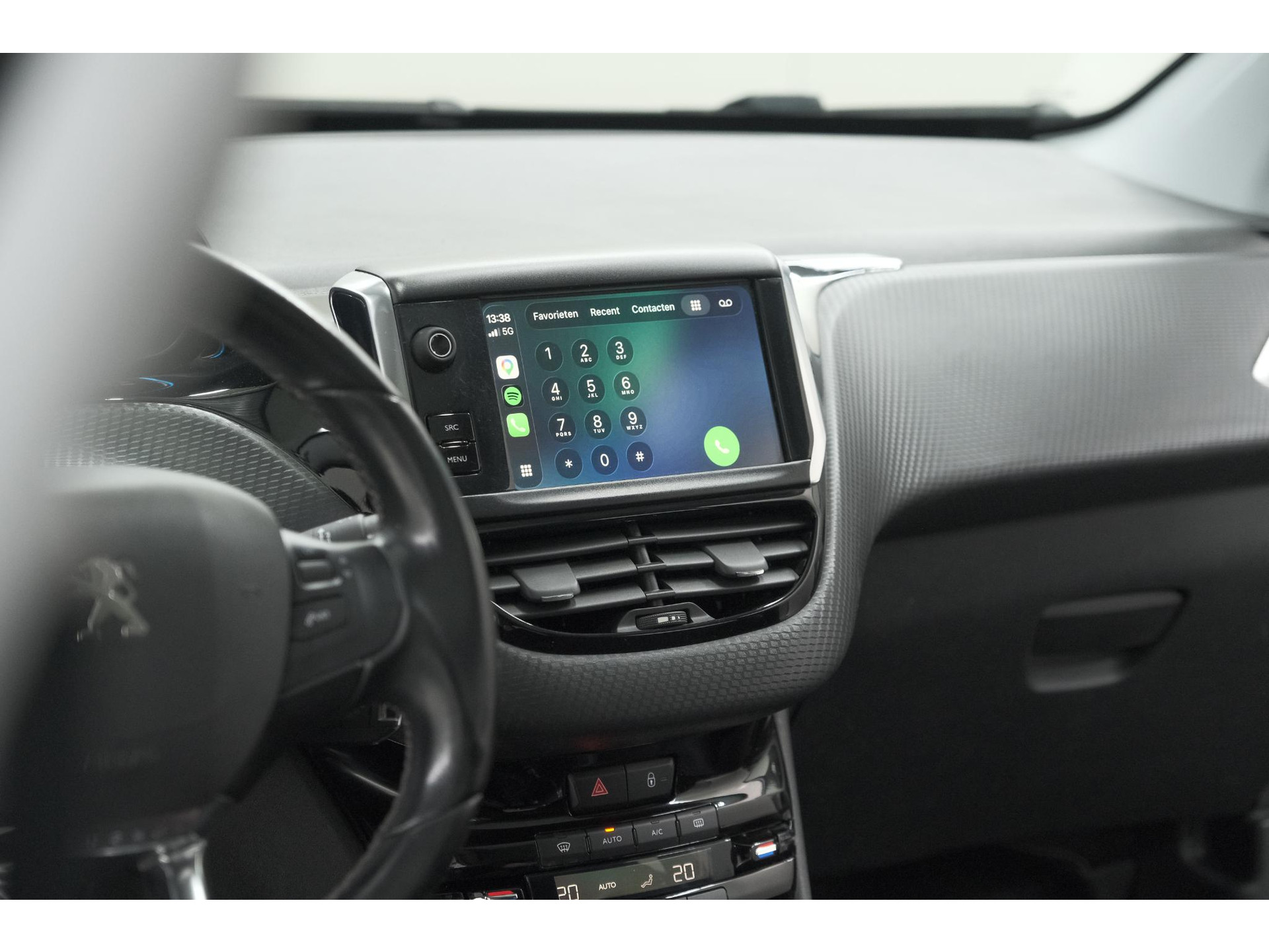 Peugeot 2008 PureTech 110 Allure | Panoramadak | Apple Carplay | Navigatie | Parkeersensoren