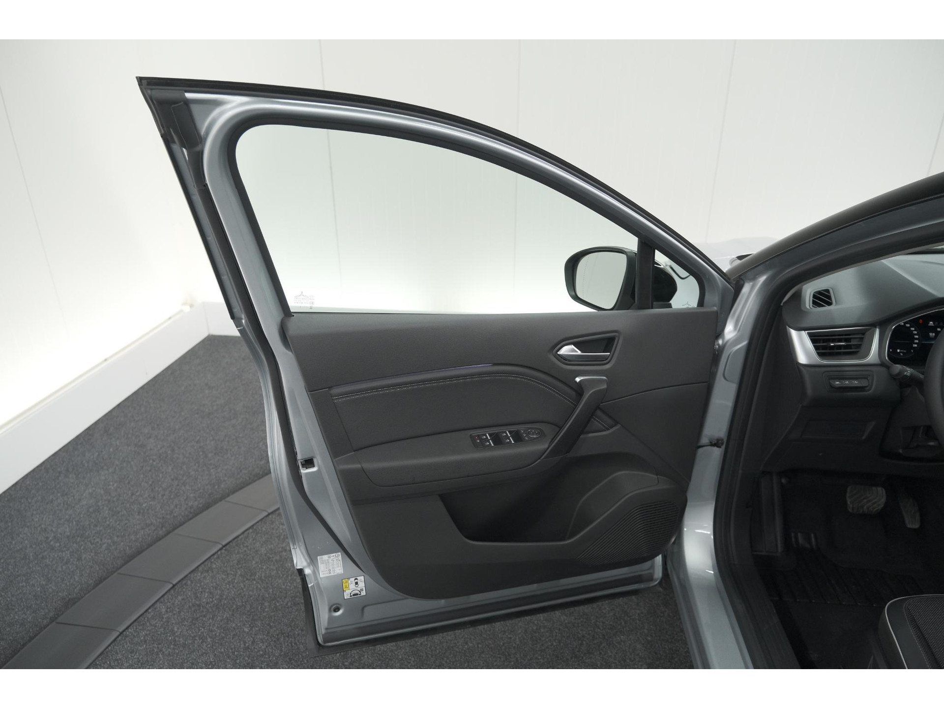 Renault Captur Mild Hybrid 140 EDC Techno | Camera | 9.3 Inch Scherm | Apple Carplay | Parkeersensoren | Allseason Banden | Stoelverwarming