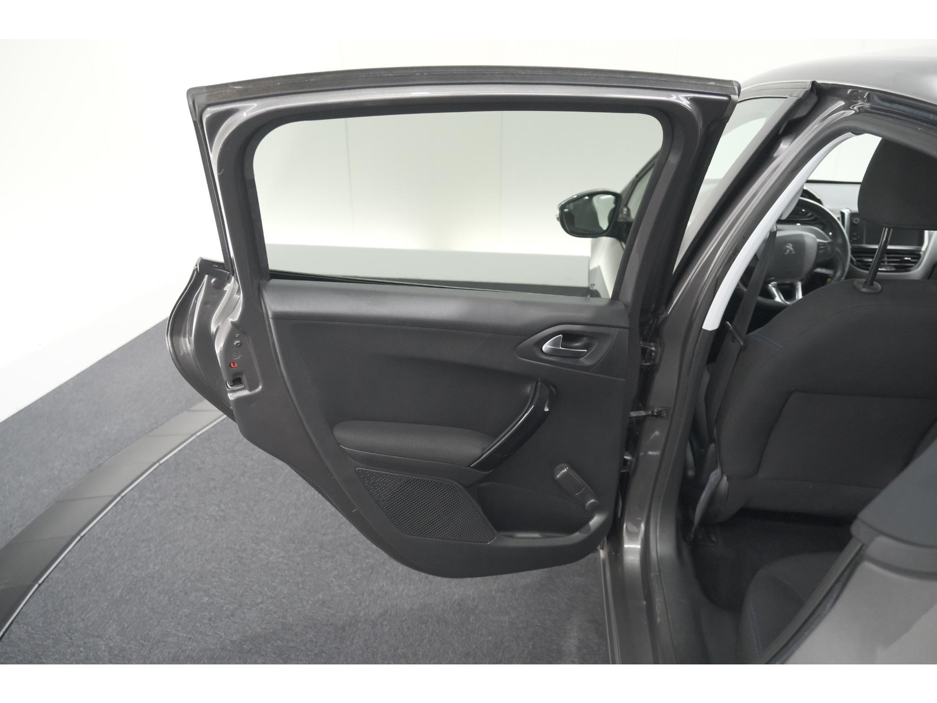 Peugeot 208 PureTech 82 Signature | Parkeersensoren | Apple Carplay | Navigatie