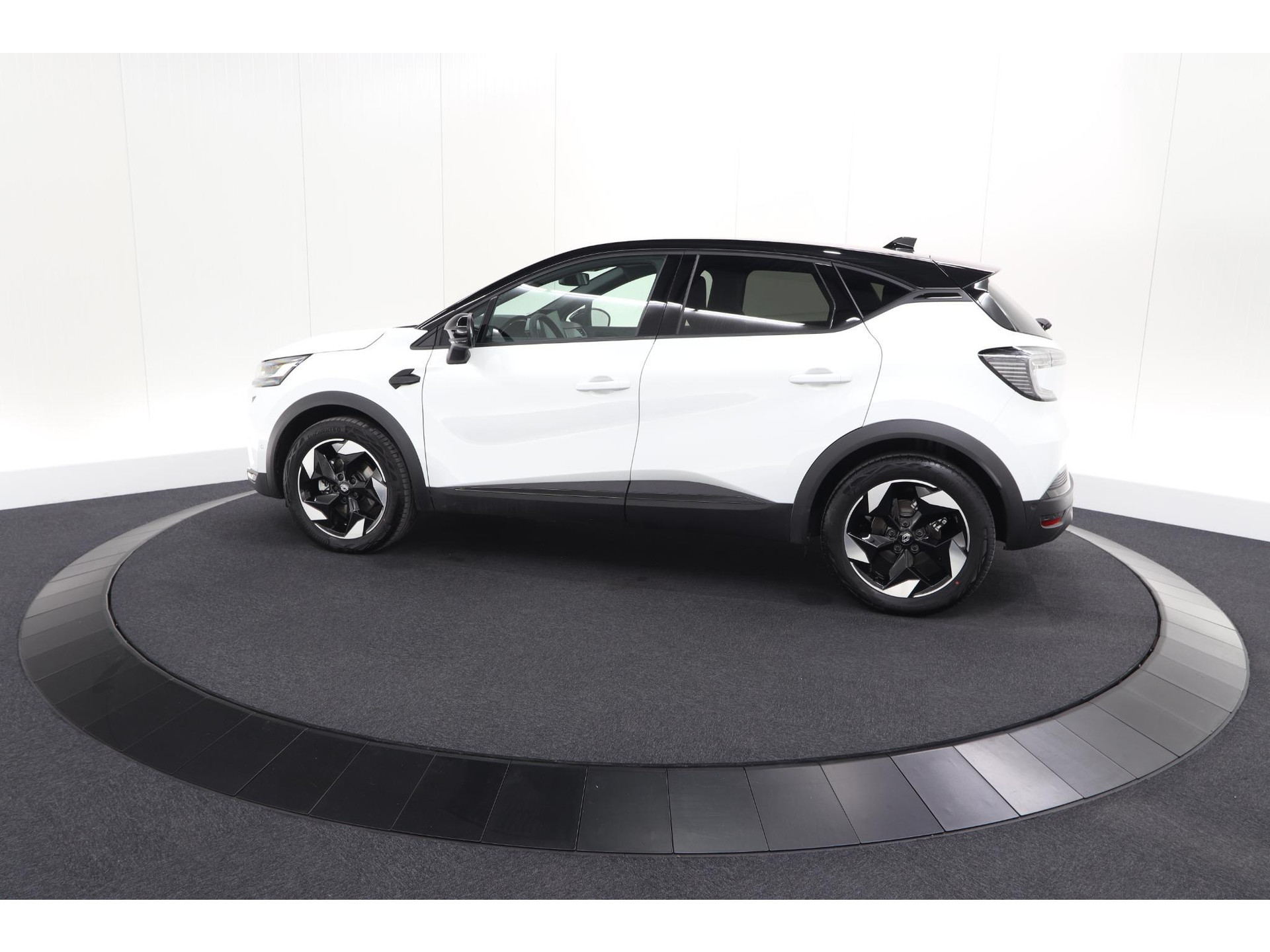 Renault Captur 1.8 E-Tech full hybrid 160 techno | Camera | Adaptieve Cruise Control | Navigatie