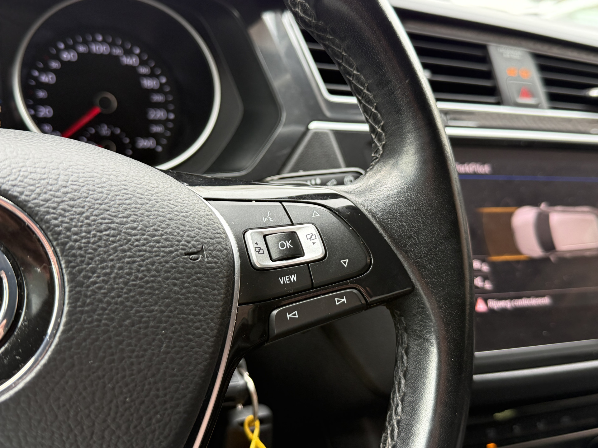 Volkswagen Tiguan 1.5 TSI ACT Comfortline | Apple Carplay | ACC | Trekaak | Draadloze lader