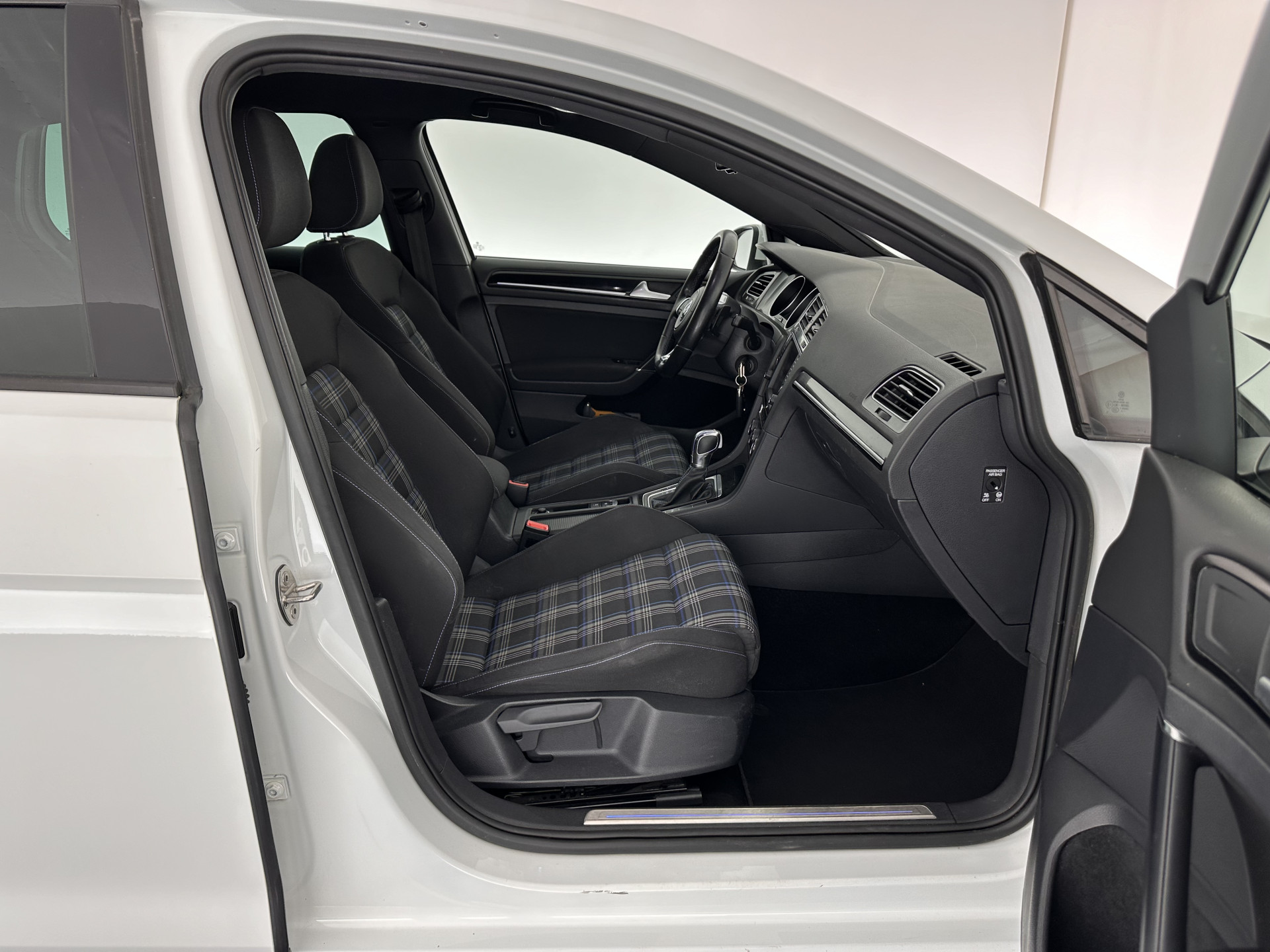 Volkswagen Golf 1.4 TSI GTE Aut. *FULL-LED | NAVI-FULLMAP | SPORT-SEATS | DAB+  | TOWBAR | ECC | SHIFT-PADDLES | PARKPILOT | CRUISE | 18''ALU*