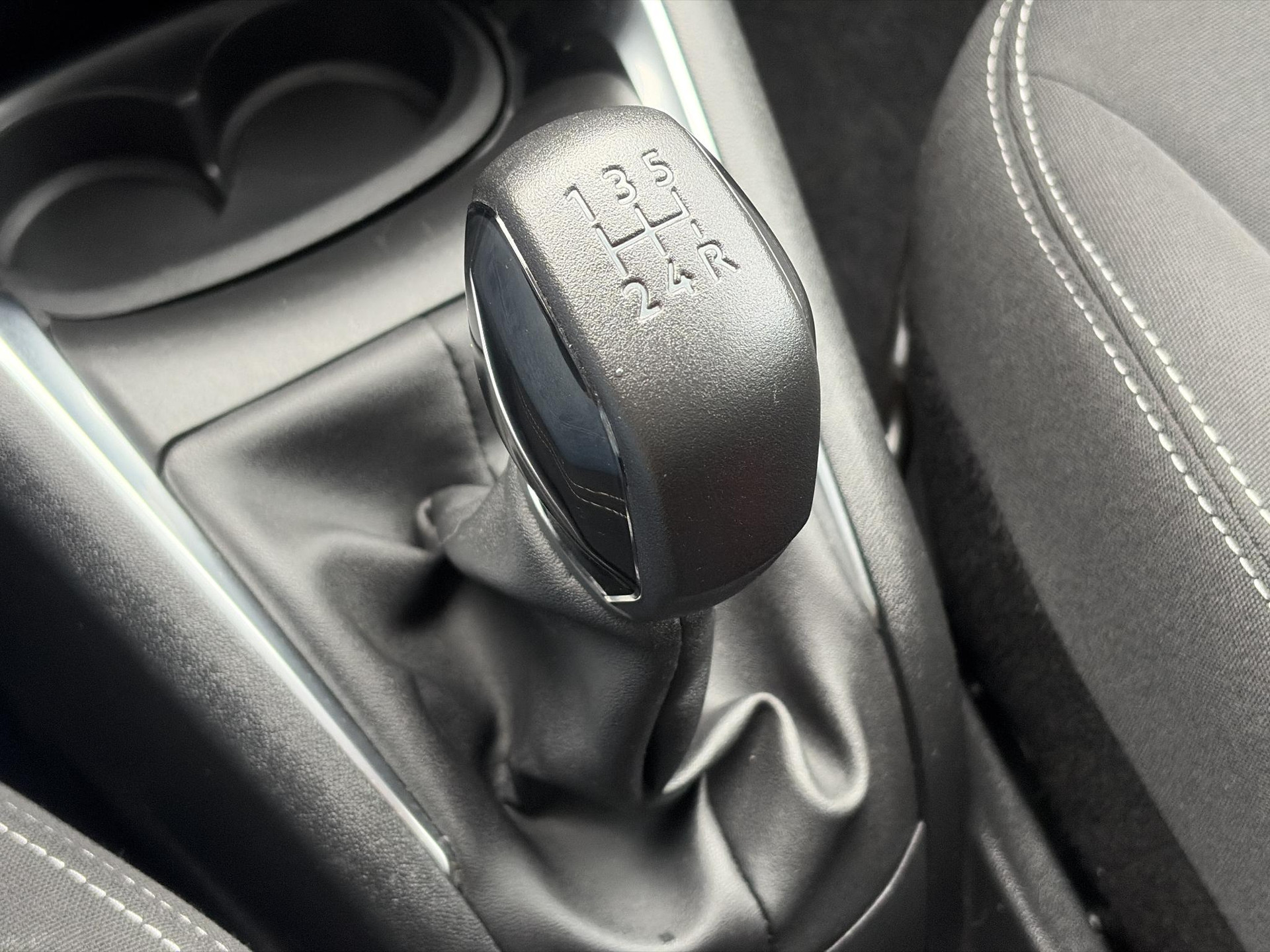 Peugeot 208 1.2 PureTech Blue Lion ✓D-riem vv 2024✓Dealer Onderhouden✓Carplay✓Navi✓Trekhaak✓2e Eigenaar✓Recent beurt gehad✓Airco✓Cruise✓Pdc✓5 Deurs✓Weinig Km✓N.A.P✓Apk tot 08-2027