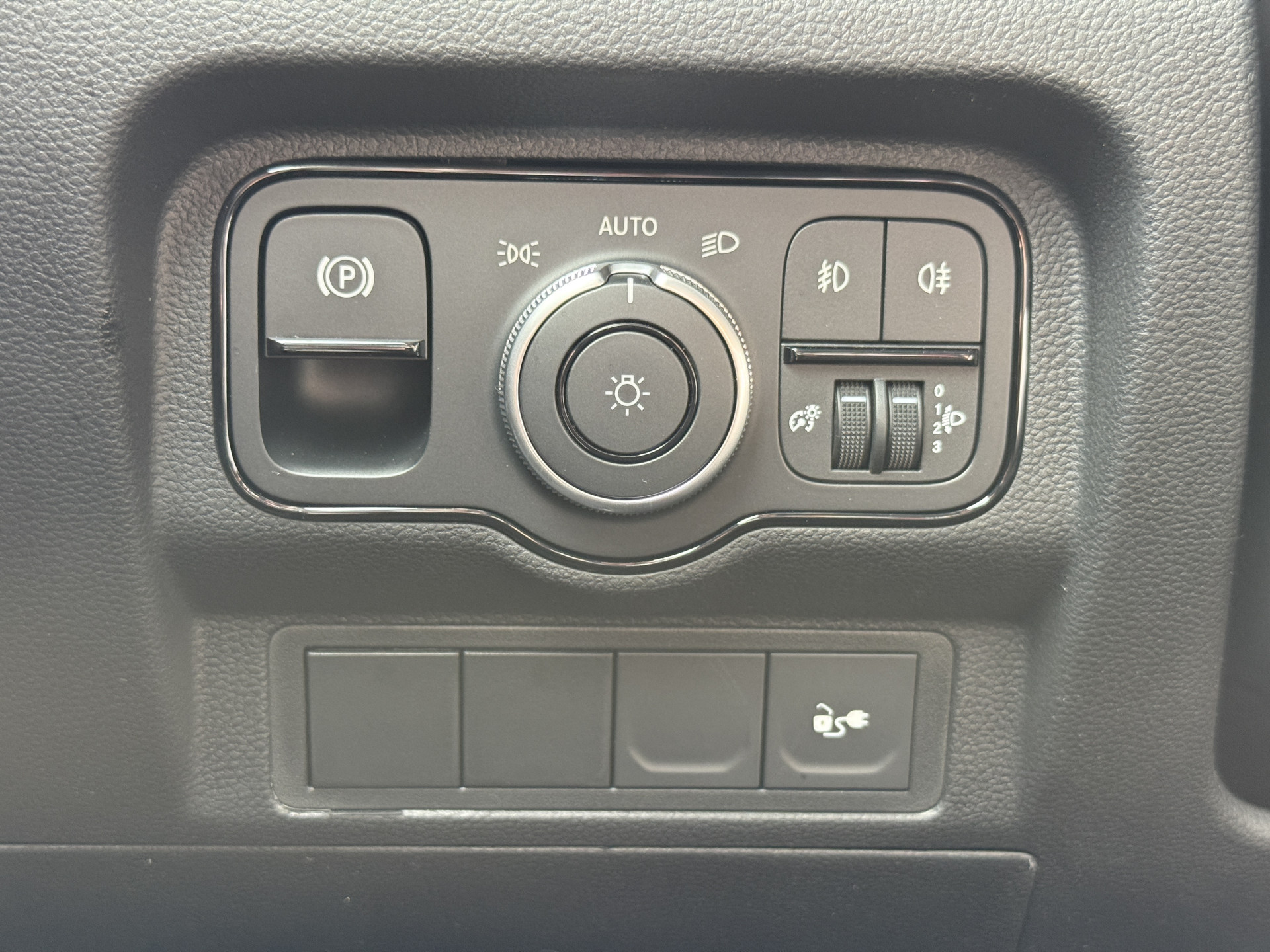 Mercedes-Benz eCitan Pro 51kWh 122PK Nieuw! L1 Elektrisch 300km WLTP 75KW Snelladen Climate Control THERMOTRONIC Cruise Control Carplay Camera Parkeersensoren Achter